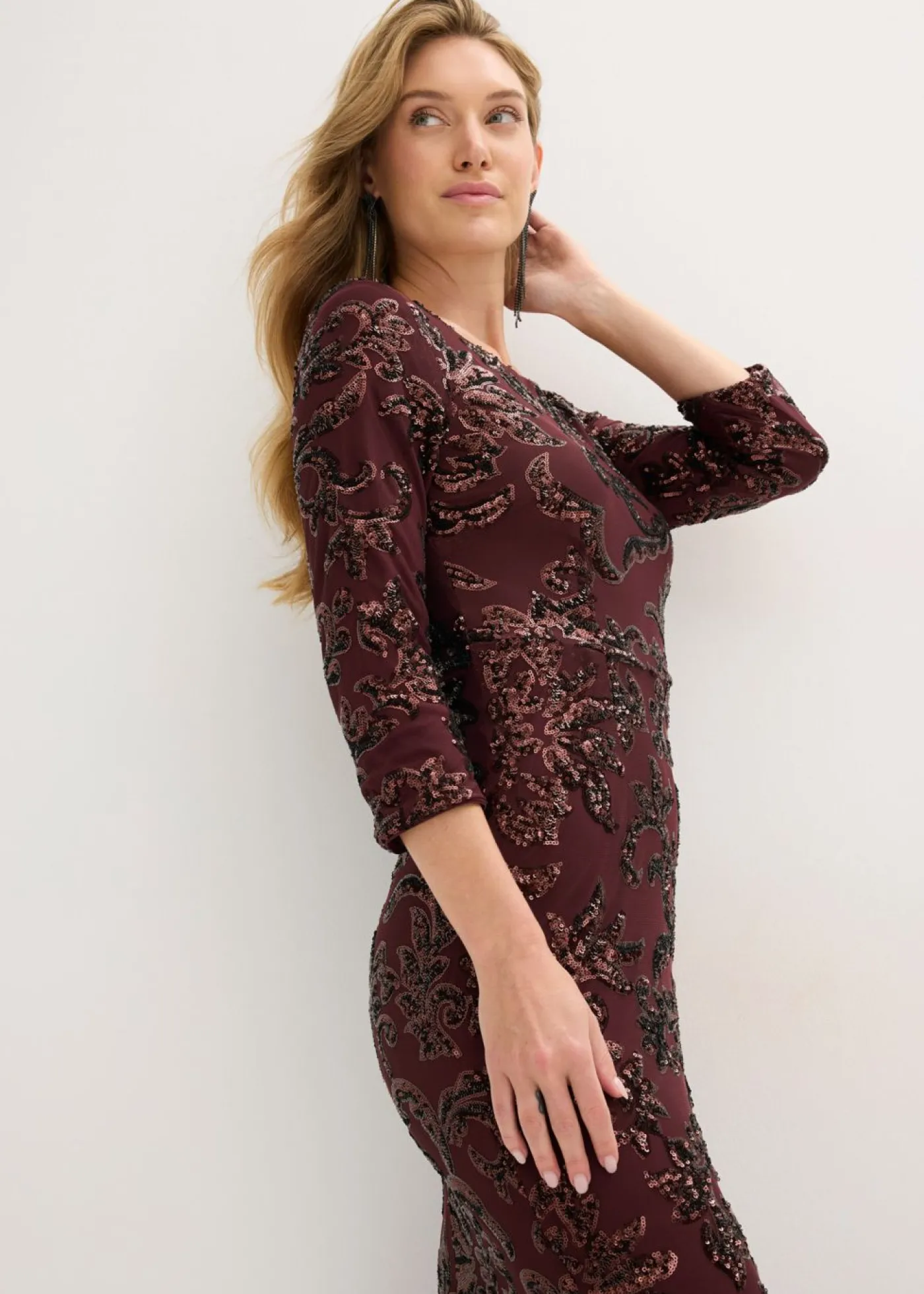 bonprix bonprix Vestido de lentejuelas con escote en la espalda rojo burdeos-beige New