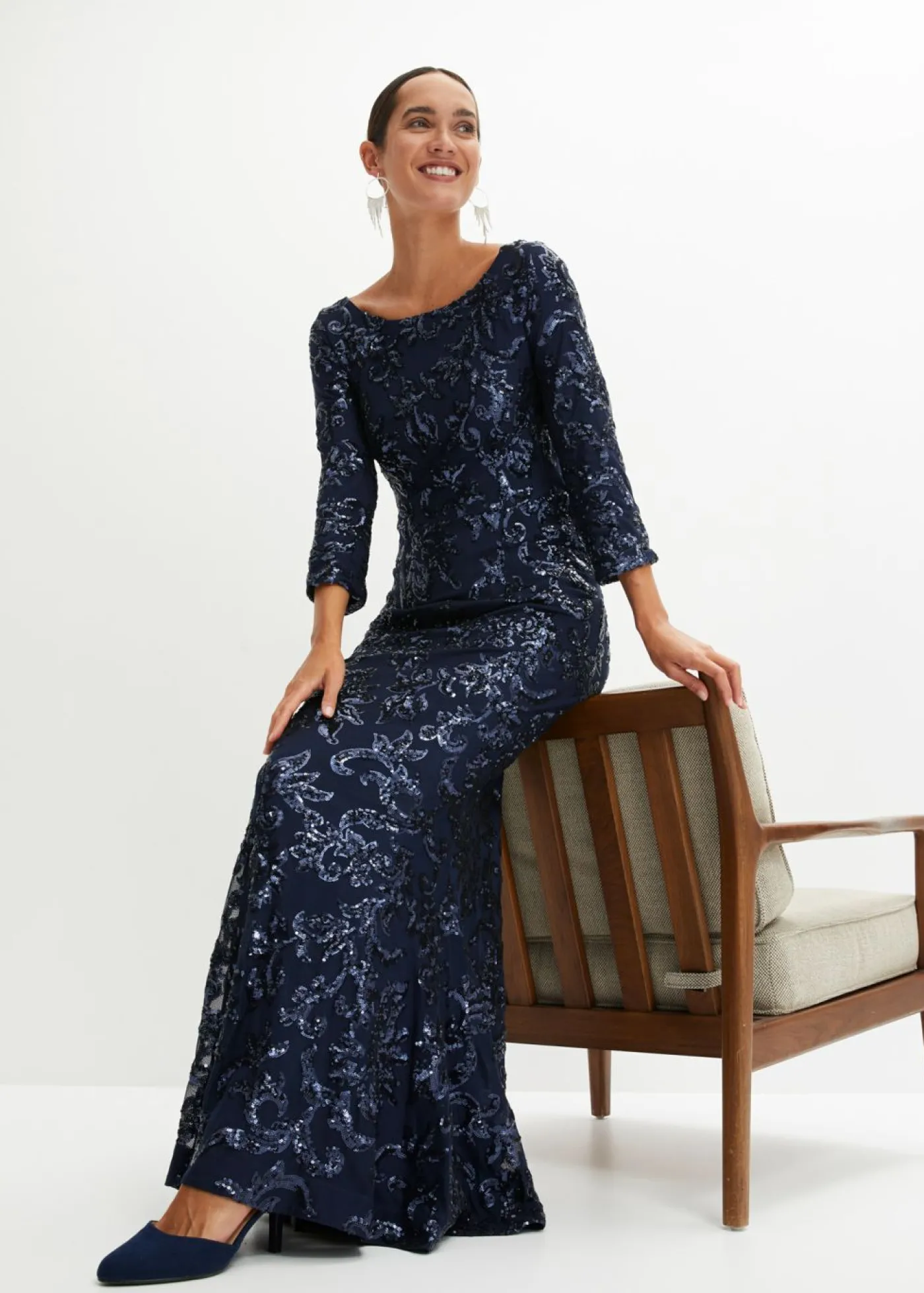 bonprix bonprix Vestido de lentejuelas con escote en la espalda Azul marino Outlet