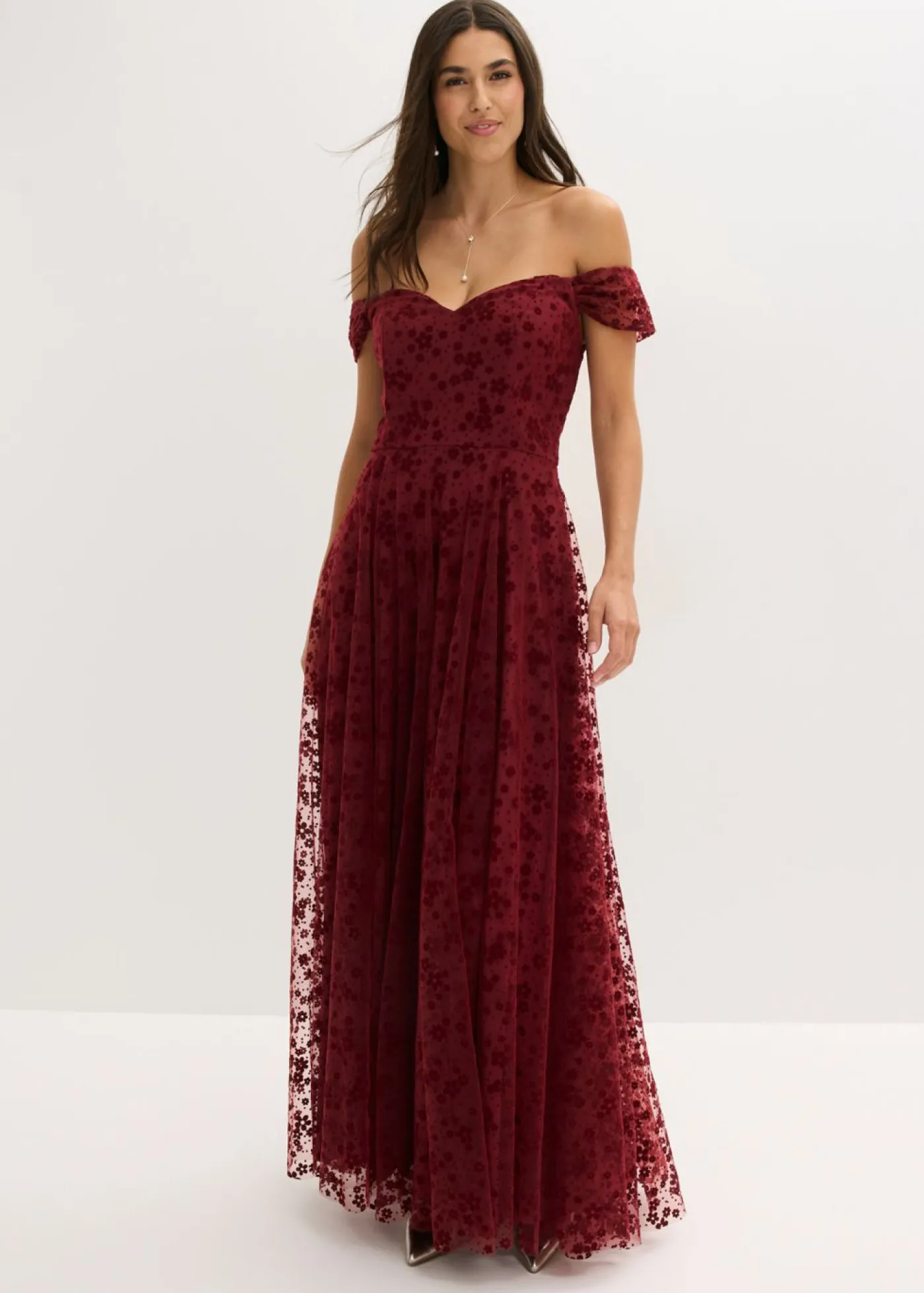 bonprix bonprix Vestido de noche con un elegante bordado floral Rojo rubí Sale
