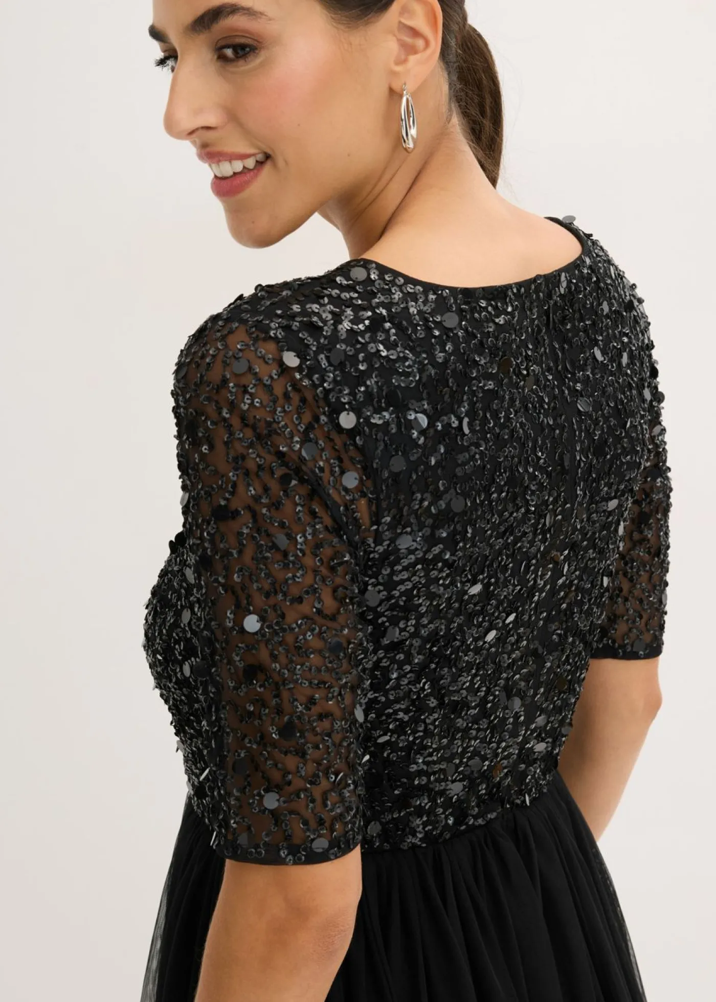 bonprix bonprix Vestido de noche de tul delicado con bordado de lentejuelas Negro Sale
