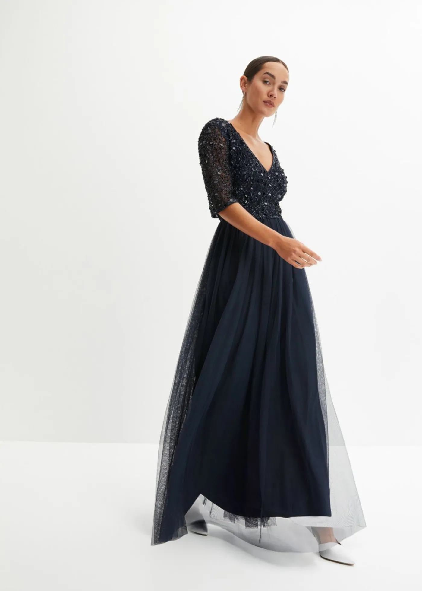 bonprix bonprix Vestido de noche de tul delicado con bordado de lentejuelas Azul marino Sale