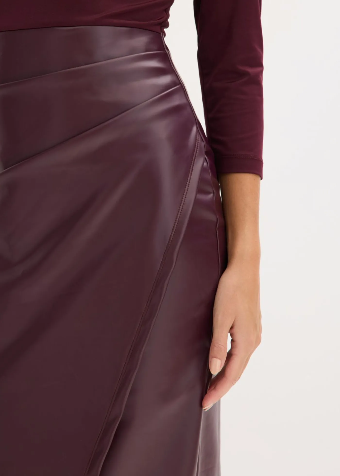 bonprix bonprix Vestido de piel sintética con parte superior de punto rojo burdeos Online
