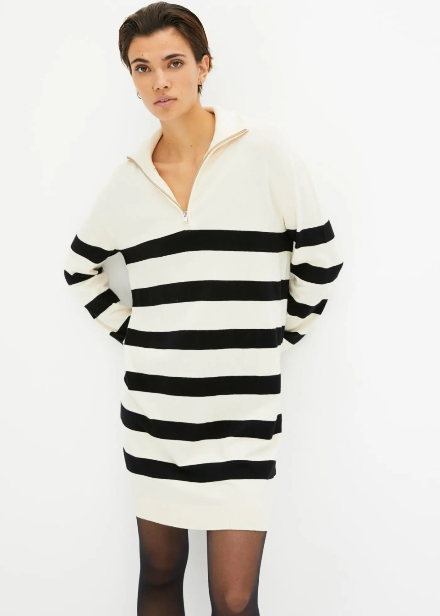 bonprix bonprix Vestido de punto marfil-negro con rayas New