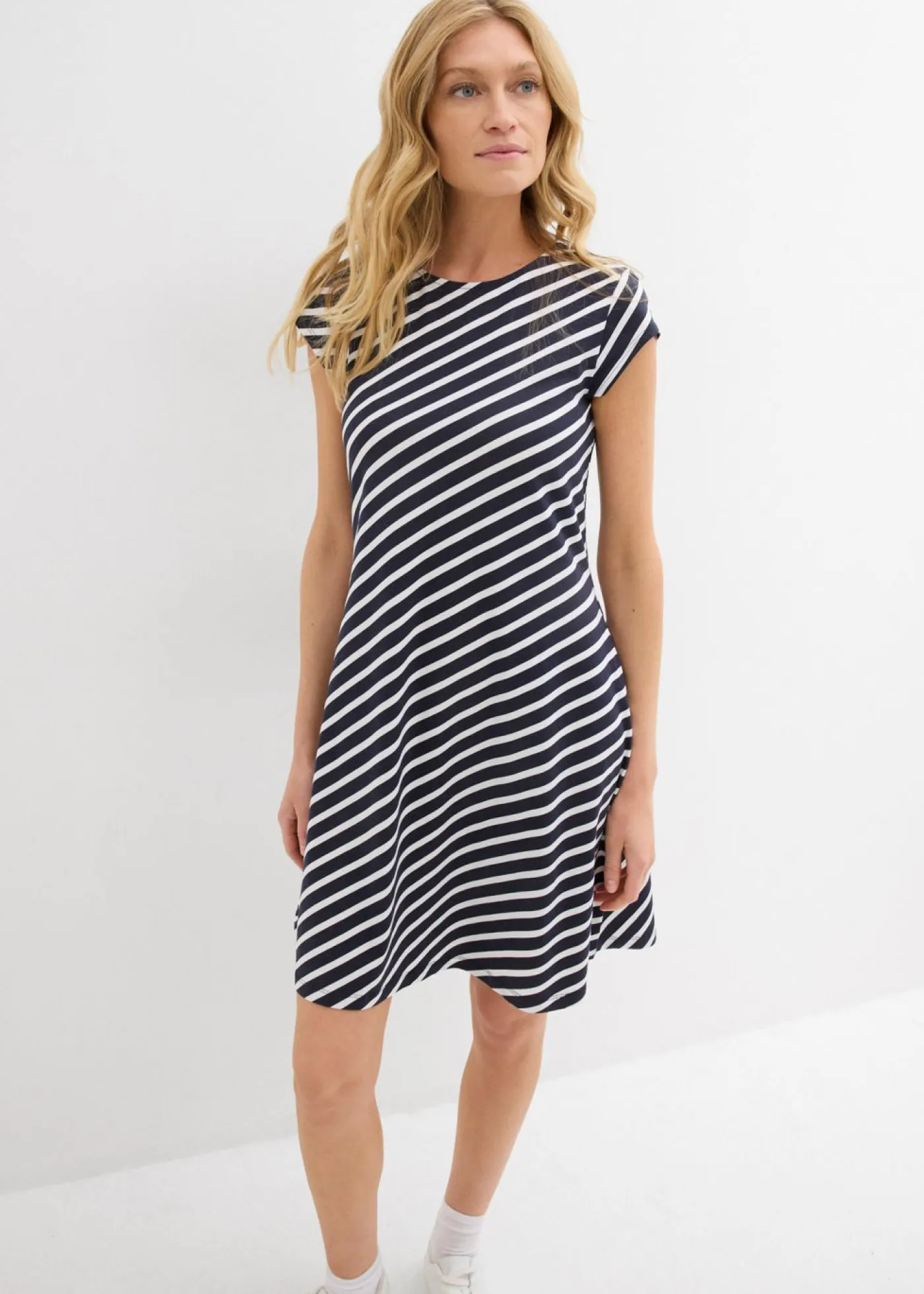 bonprix bonprix Vestido de punto con ajuste favorecedor azul marino-blanco con rayas Hot
