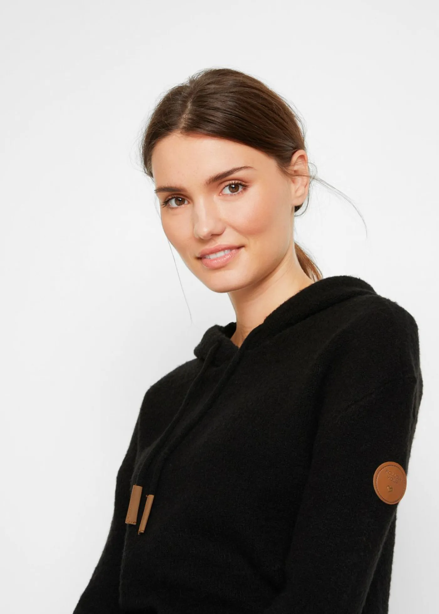 bonprix bonprix Vestido de punto con capucha Negro Sale