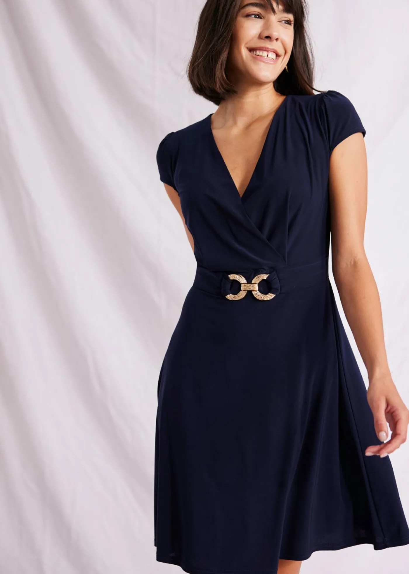 bonprix bonprix Vestido de punto con cierre decorativo Azul marino Online