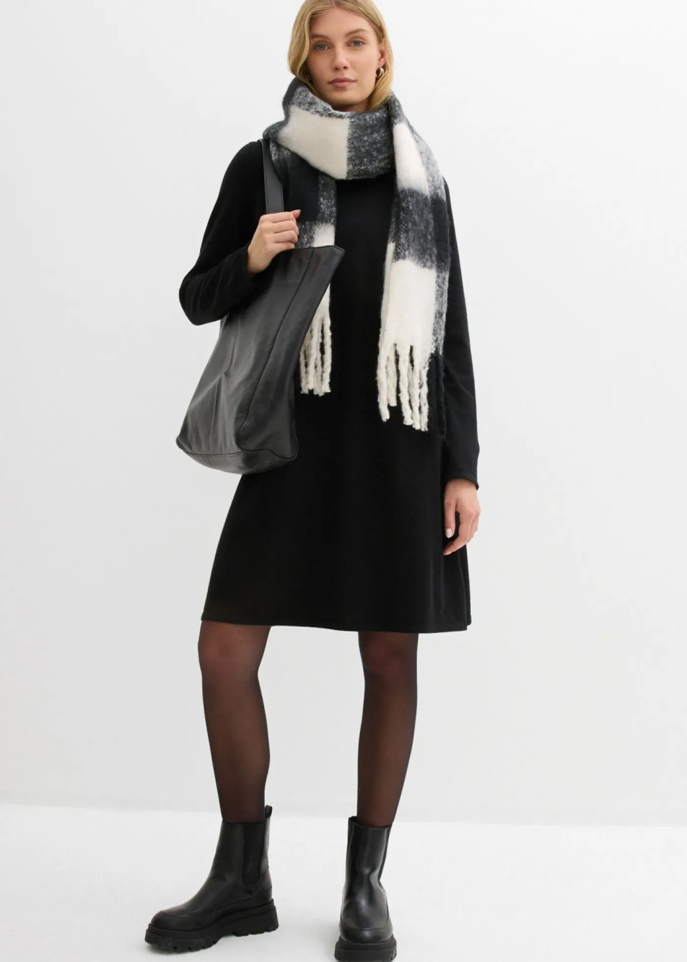 bonprix bonprix Vestido de punto con corte en A Negro New