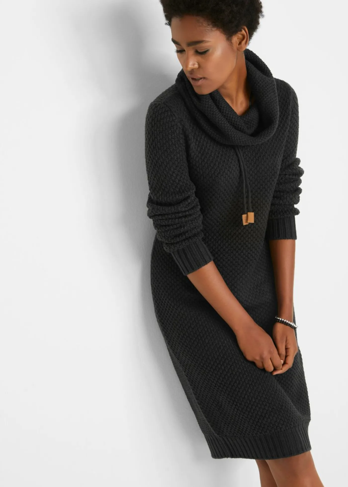 bonprix bonprix Vestido de punto con cuello tipo chal Negro Hot