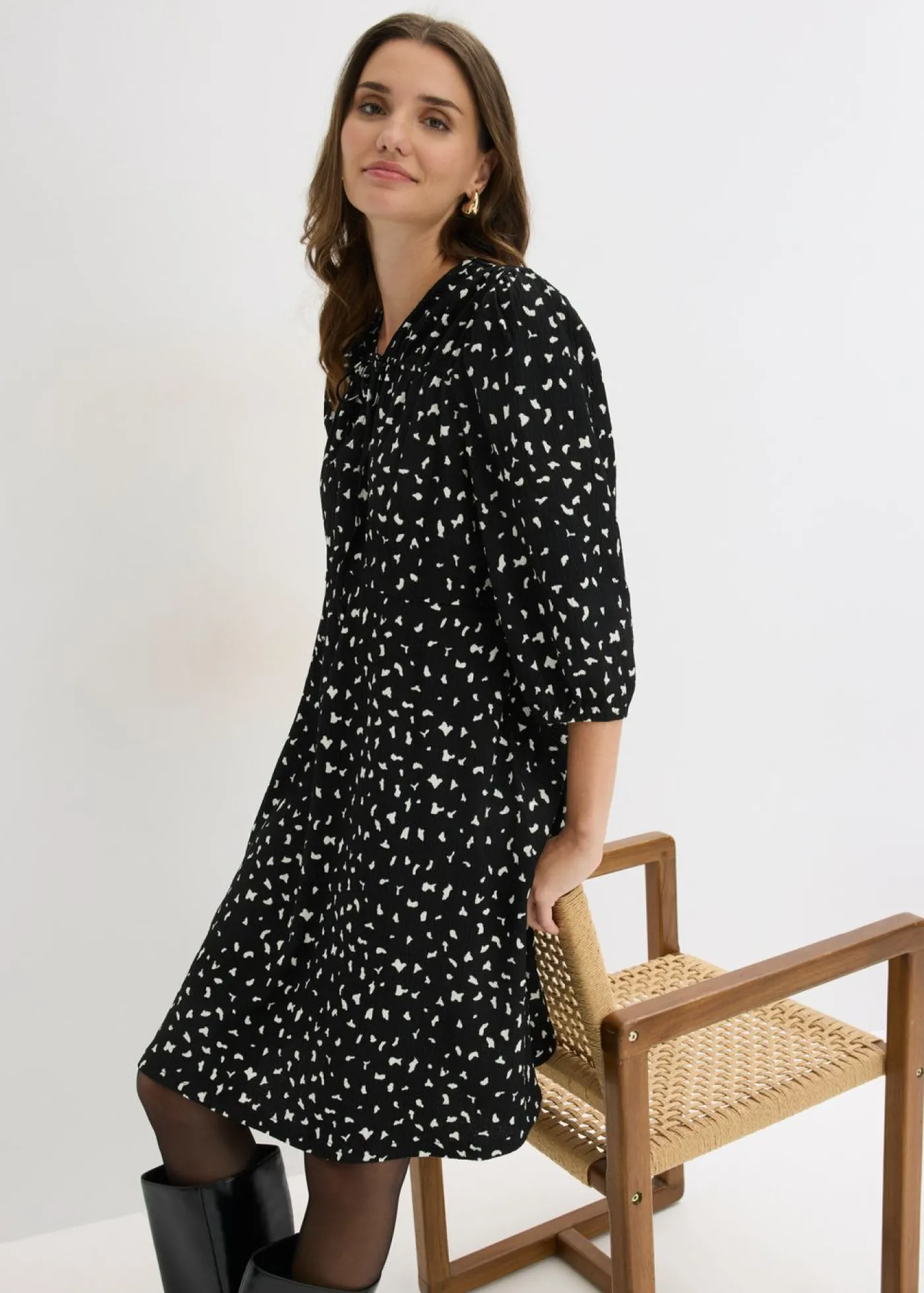 bonprix bonprix Vestido de punto con línea en A Negro con estampado gráfico Discount