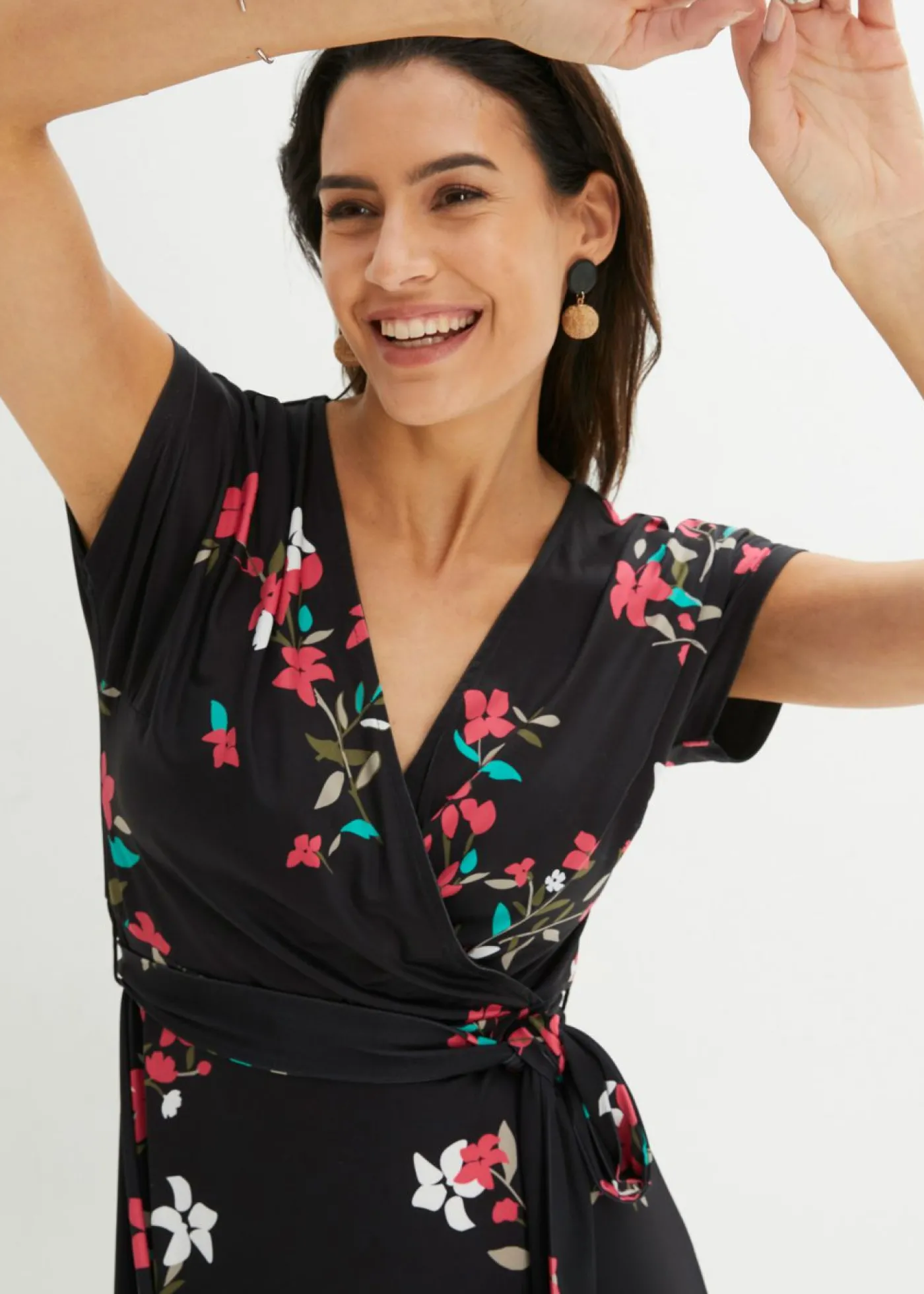 bonprix bonprix Vestido de punto de diseño cruzado negro-frambuesa con flores Hot