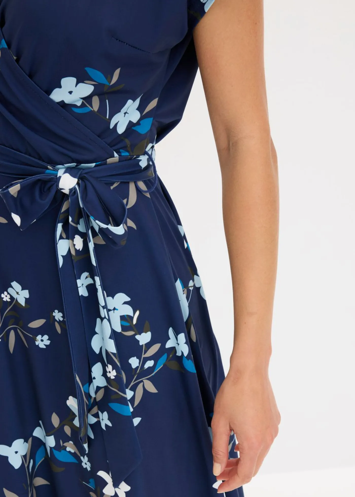 bonprix bonprix Vestido de punto de diseño cruzado Azul con flores Sale
