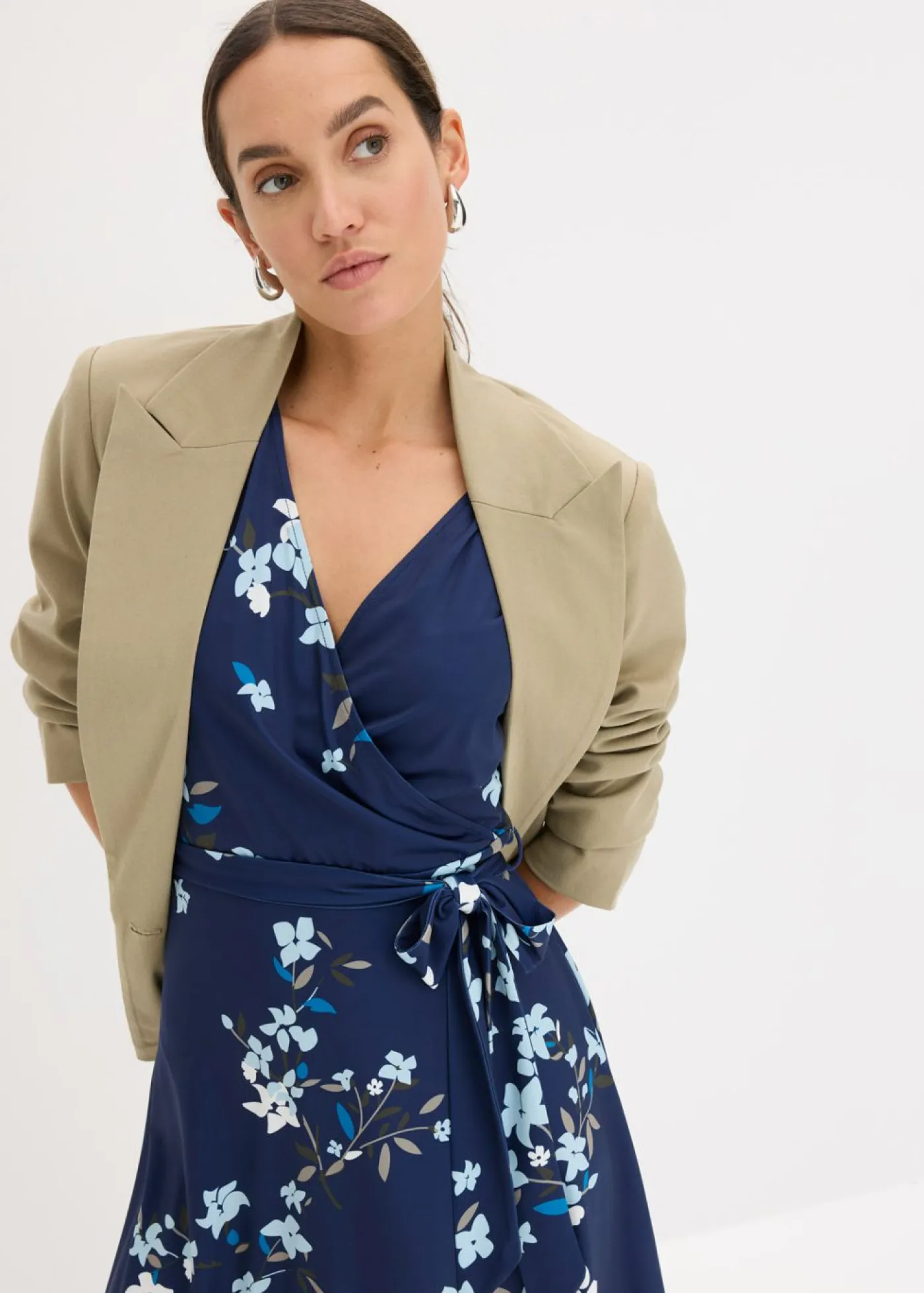 bonprix bonprix Vestido de punto de diseño cruzado Azul con flores Sale