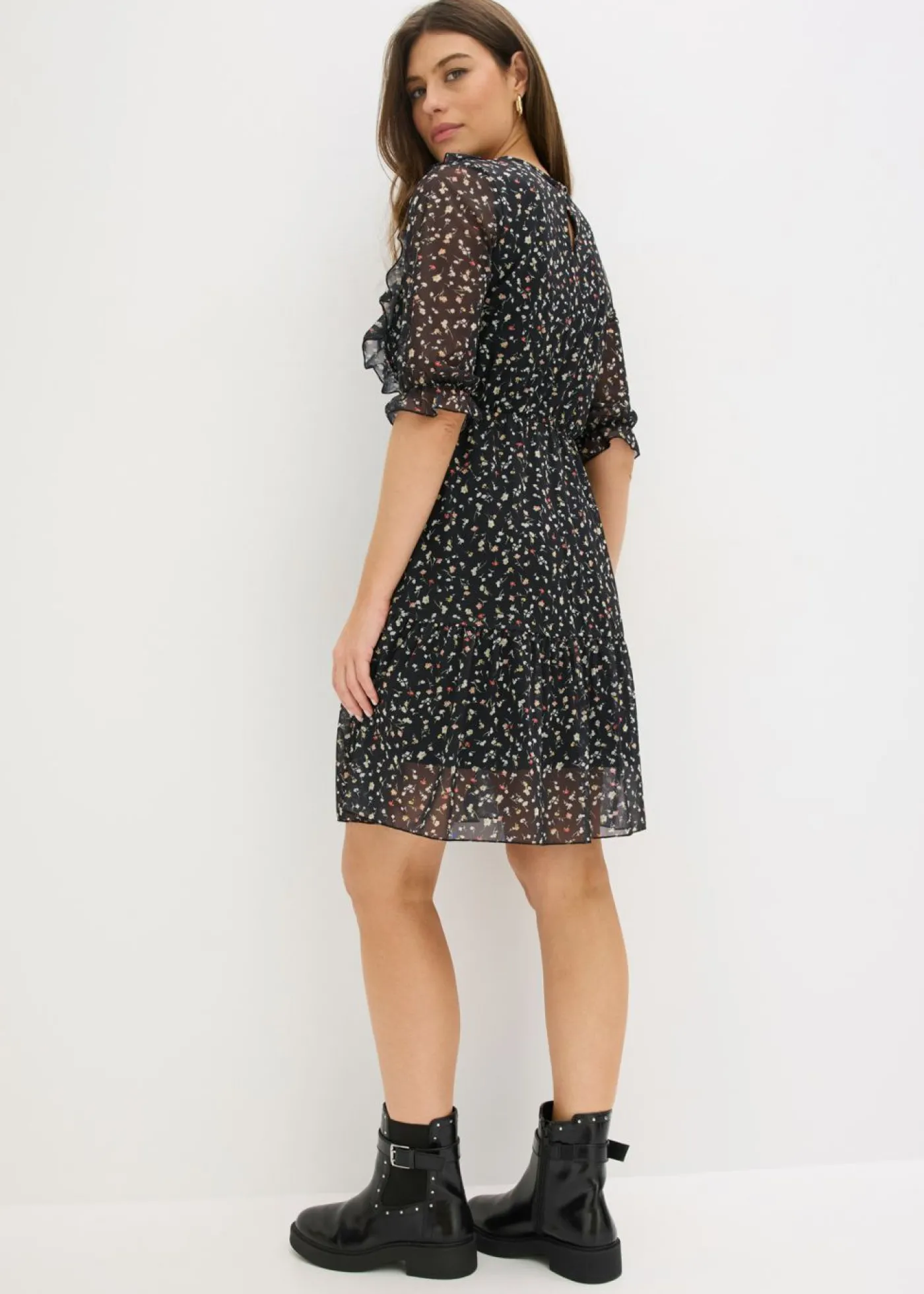 bonprix bonprix Vestido de punto de malla fina Negro con flores New