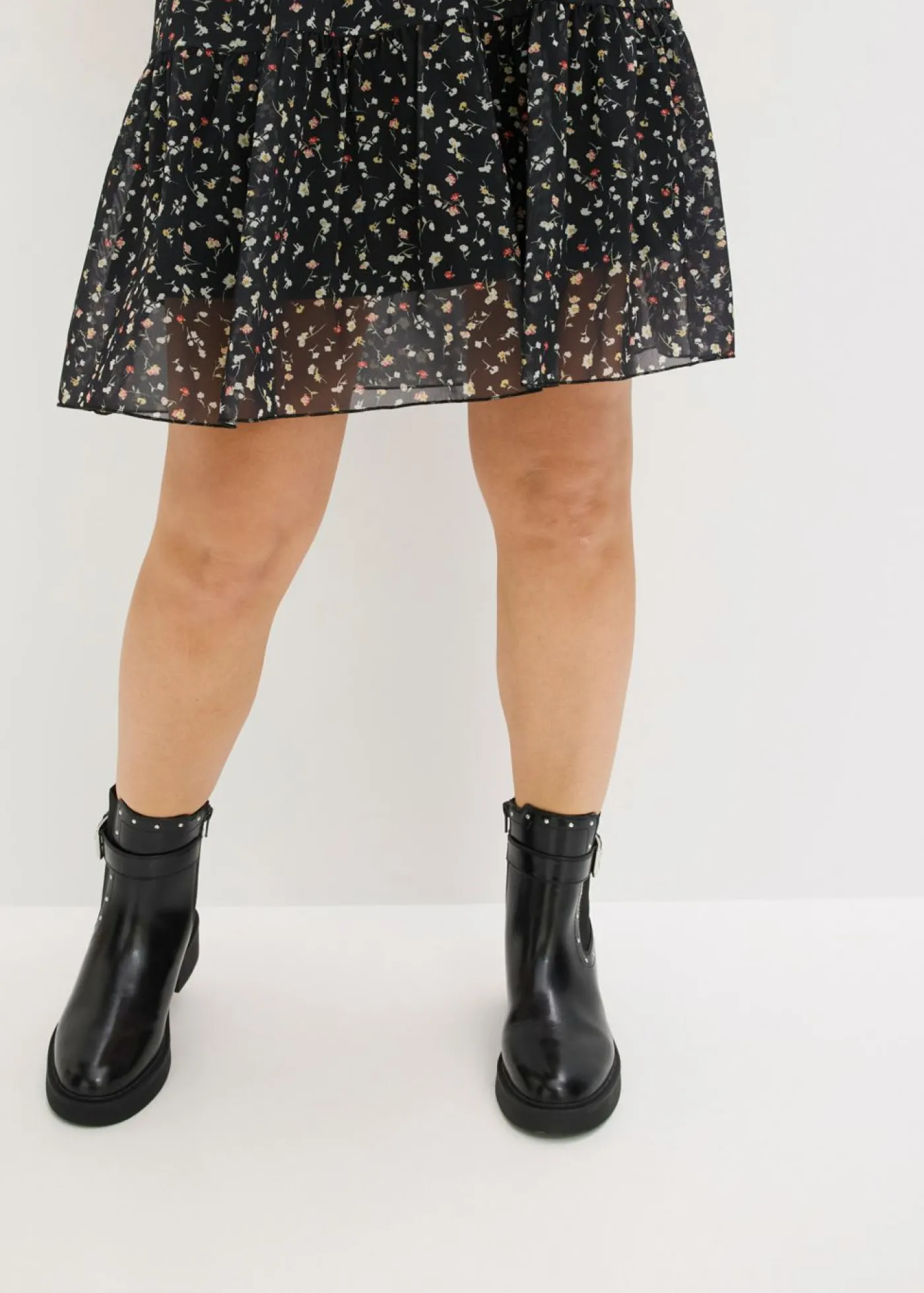 bonprix bonprix Vestido de punto de malla fina Negro con flores New