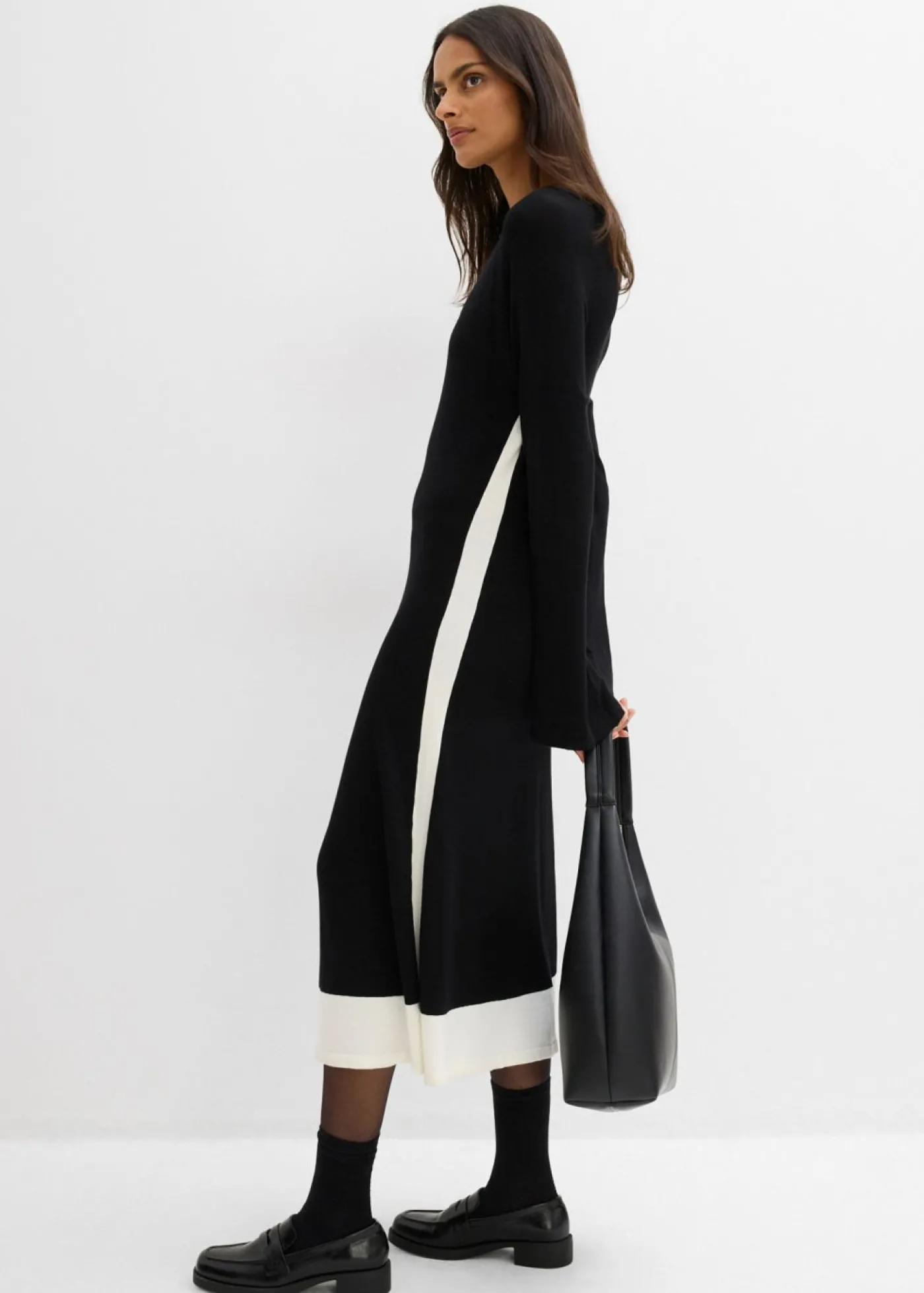 bonprix bonprix Vestido de punto de mezcla de viscosa con detalles en contraste Negro-blanco lana