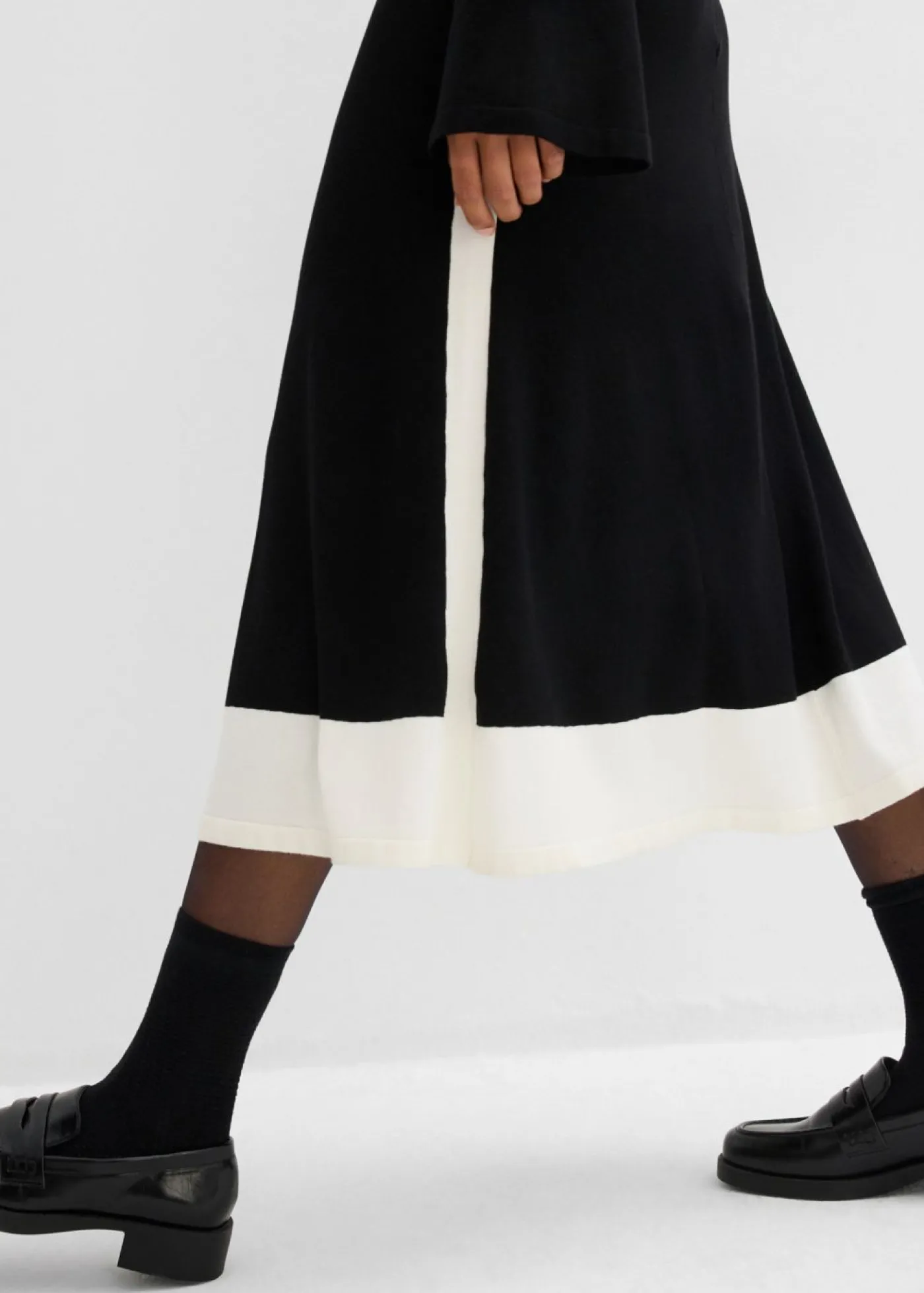 bonprix bonprix Vestido de punto de mezcla de viscosa con detalles en contraste Negro-blanco lana