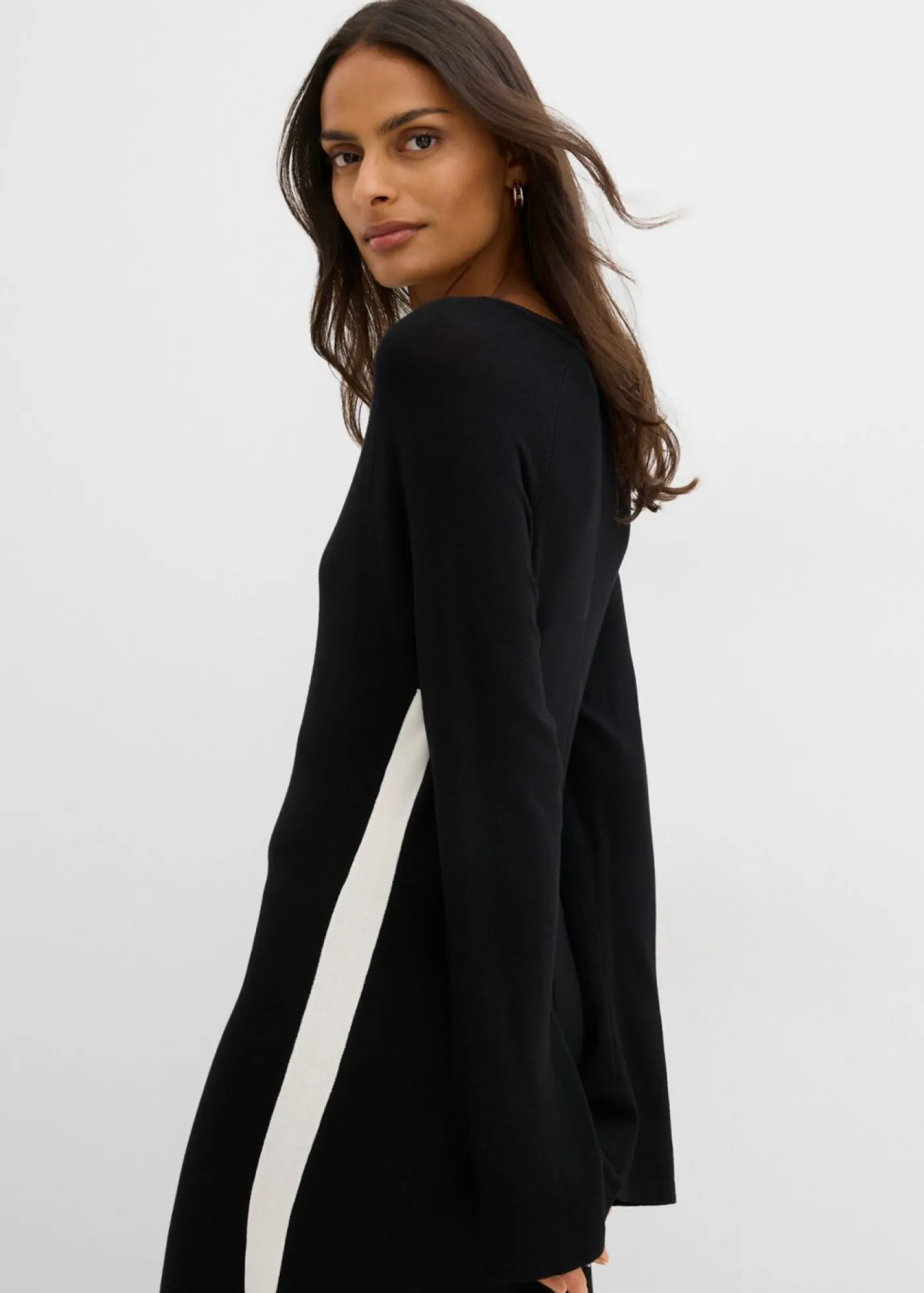 bonprix bonprix Vestido de punto de mezcla de viscosa con detalles en contraste Negro-blanco lana