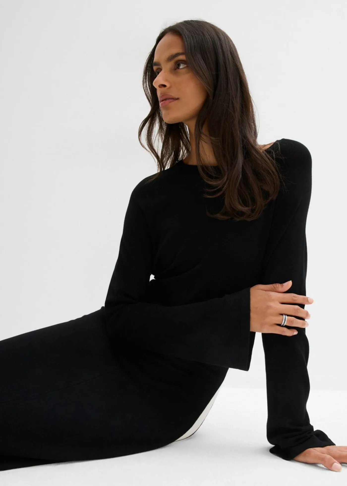 bonprix bonprix Vestido de punto de mezcla de viscosa con detalles en contraste Negro-blanco lana