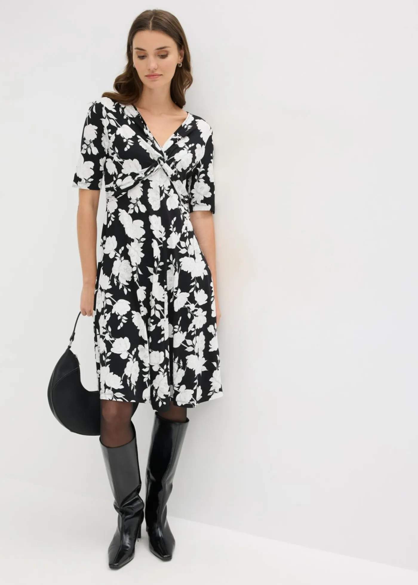bonprix bonprix Vestido de punto de mezcla de viscosa con drapeado Negro de flores Outlet