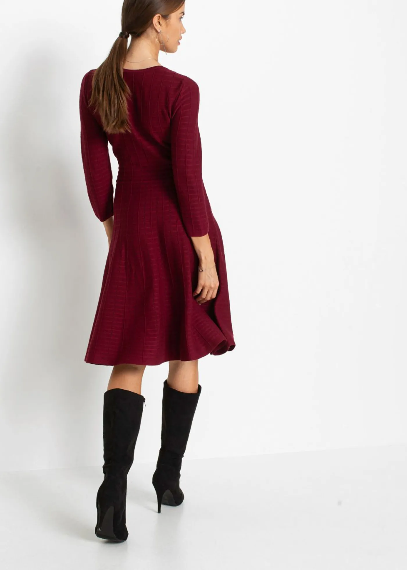 bonprix bonprix Vestido de punto de mezcla de viscosa suave rubí / negro Outlet