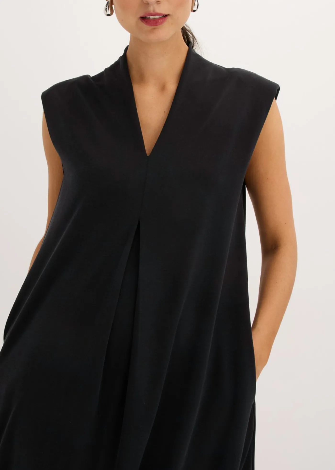 bonprix bonprix Vestido de punto de piqué de viscosa con hombreras Negro Best
