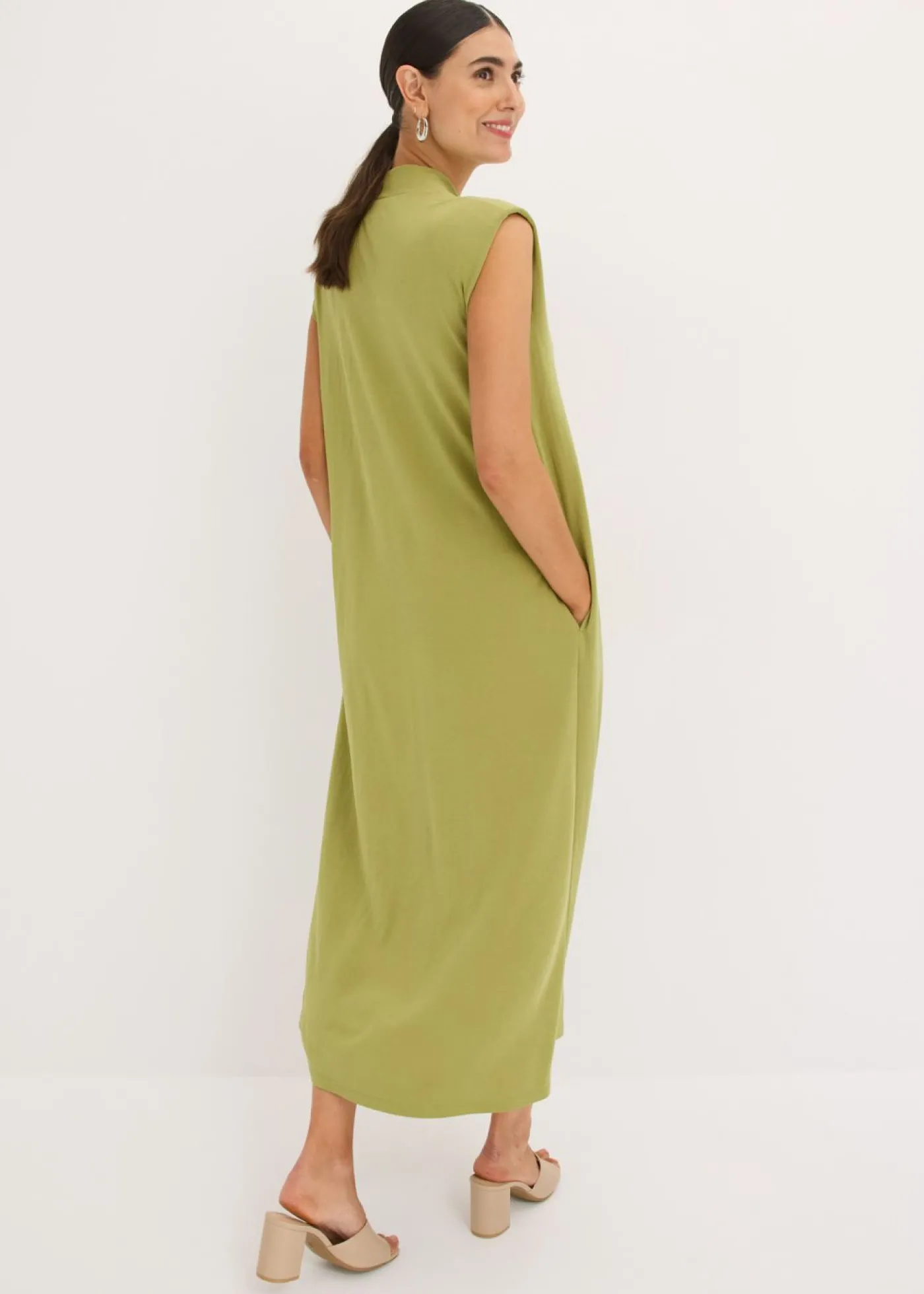 bonprix bonprix Vestido de punto de piqué de viscosa con hombreras Verde oliva-dorado Sale