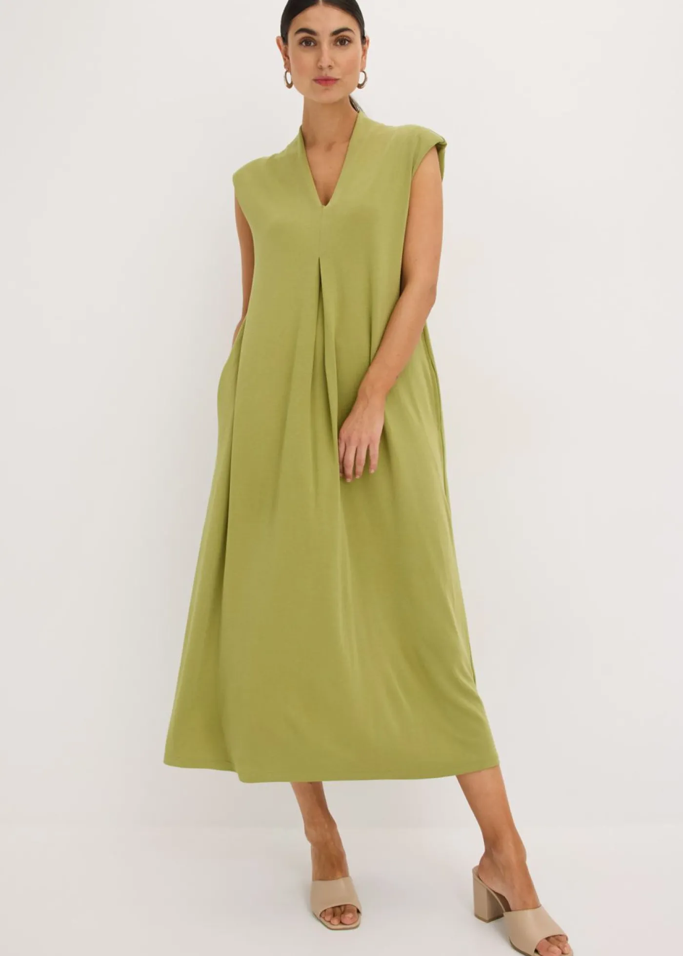 bonprix bonprix Vestido de punto de piqué de viscosa con hombreras Verde oliva-dorado Sale