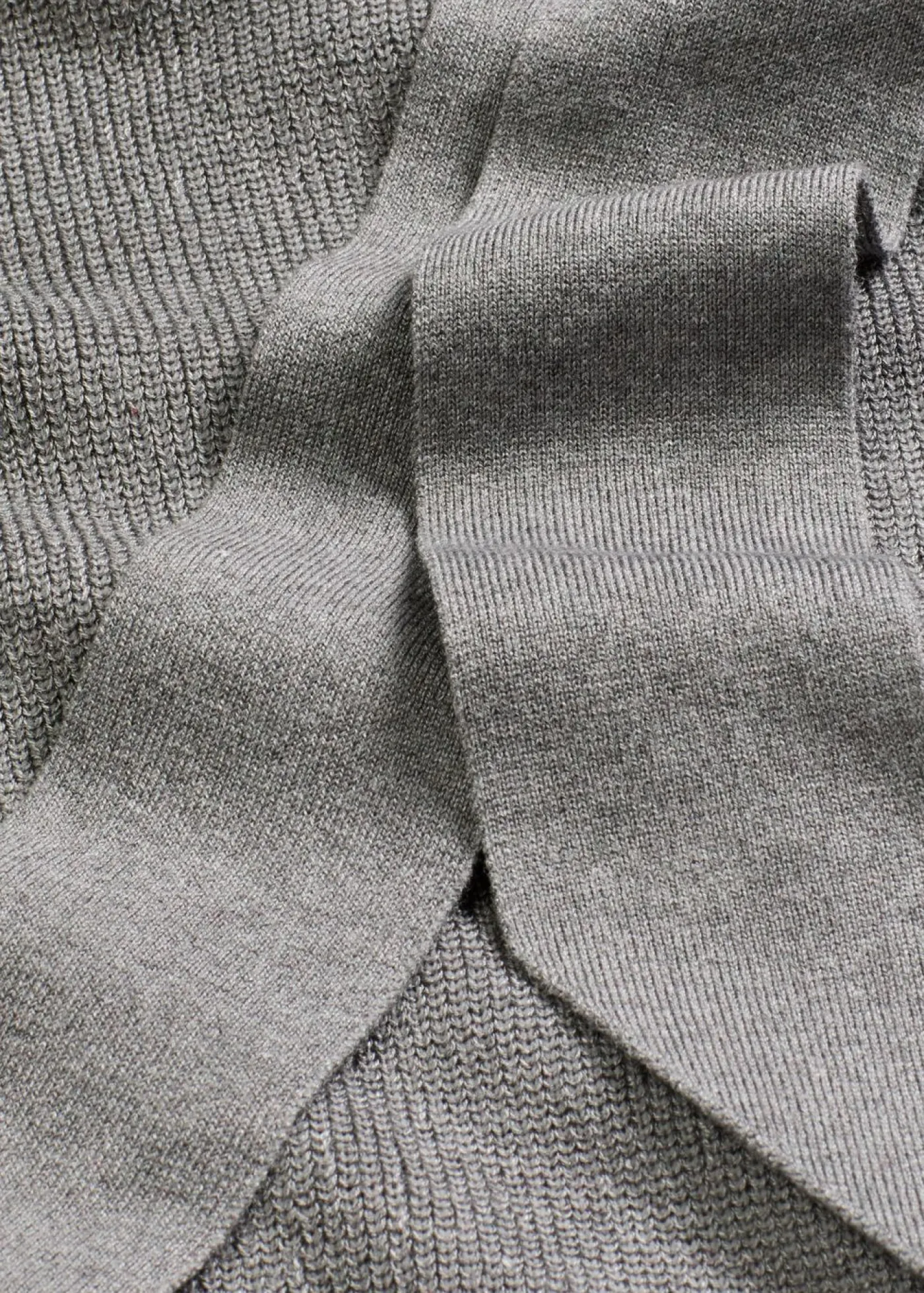 bonprix bonprix Vestido de punto de suave mezcla de viscosa con lazo Gris jaspeado Hot