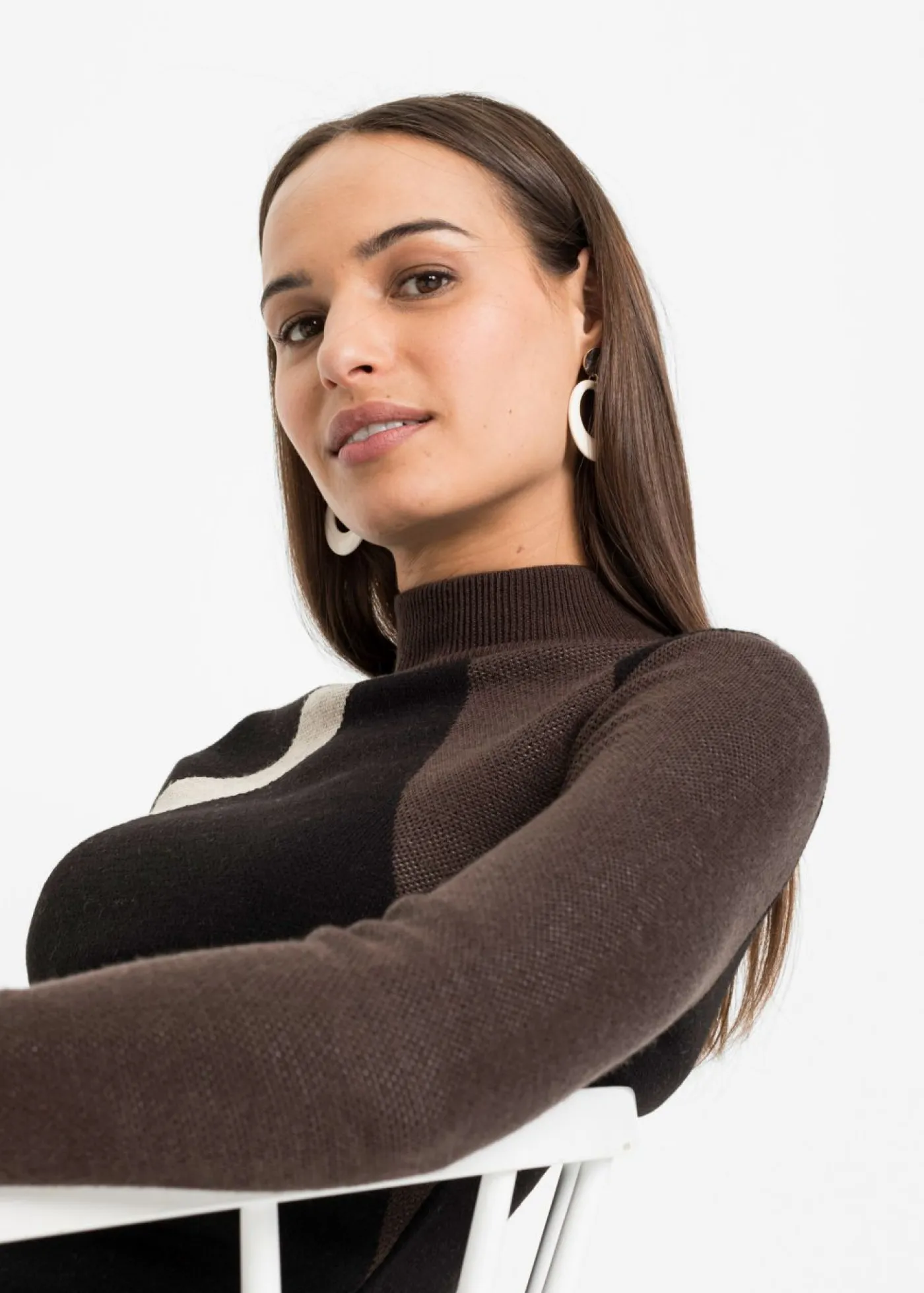 bonprix bonprix Vestido de punto jacquard con rayas modernas Negro-marrón con estampado gráfico Best
