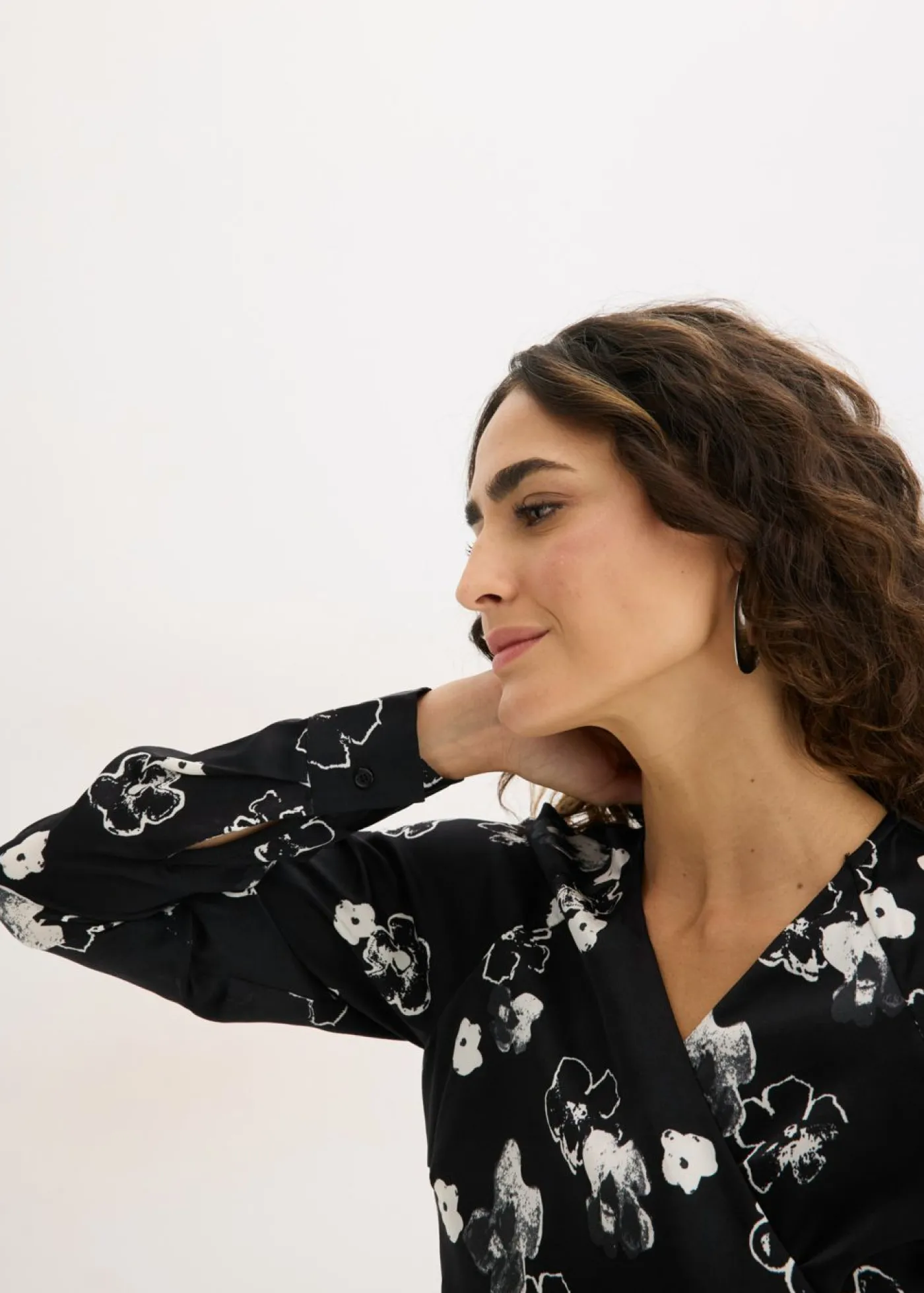 bonprix bonprix Vestido de satén fluido Negro-blanco Clearance