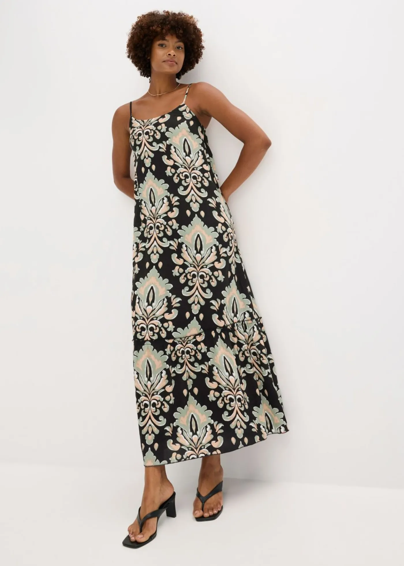 bonprix bonprix Vestido de tirantes de viscosa estructurada Negro Sale