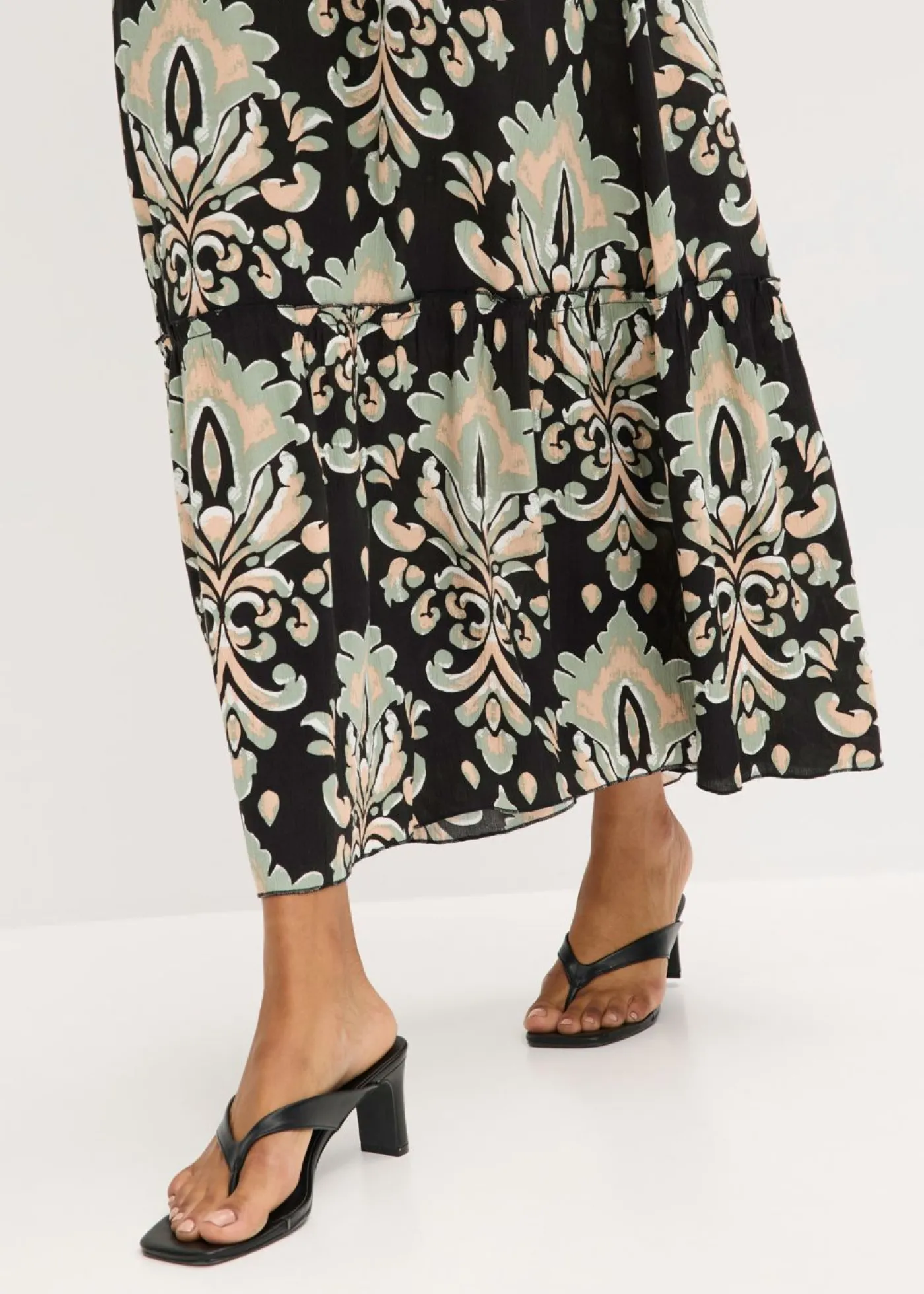 bonprix bonprix Vestido de tirantes de viscosa estructurada Negro Sale