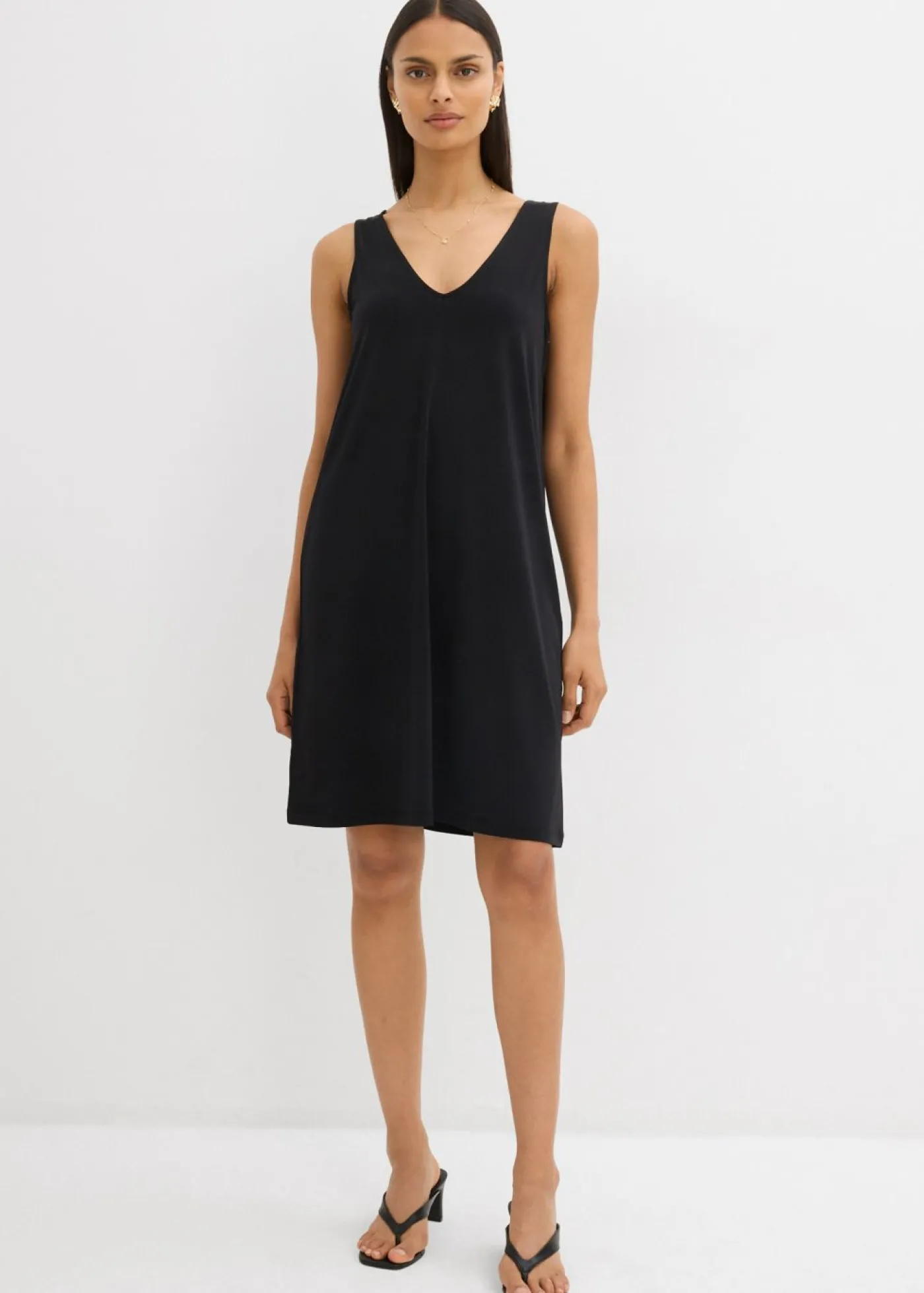 bonprix bonprix Vestido de tirantes fluido con escote en V Negro Sale