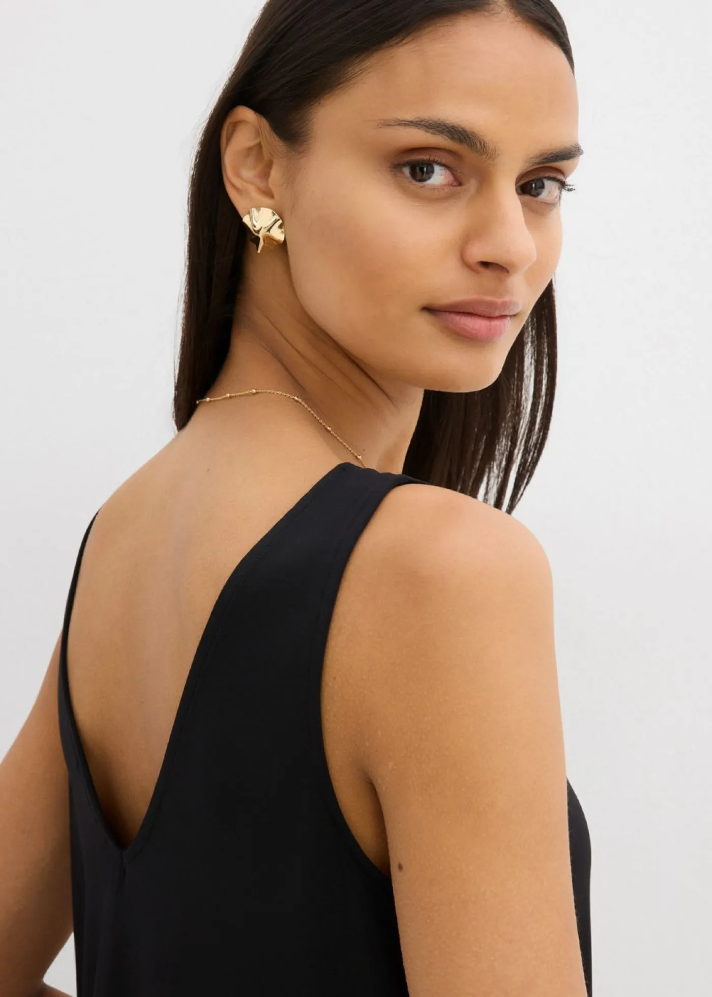 bonprix bonprix Vestido de tirantes fluido con escote en V Negro Sale