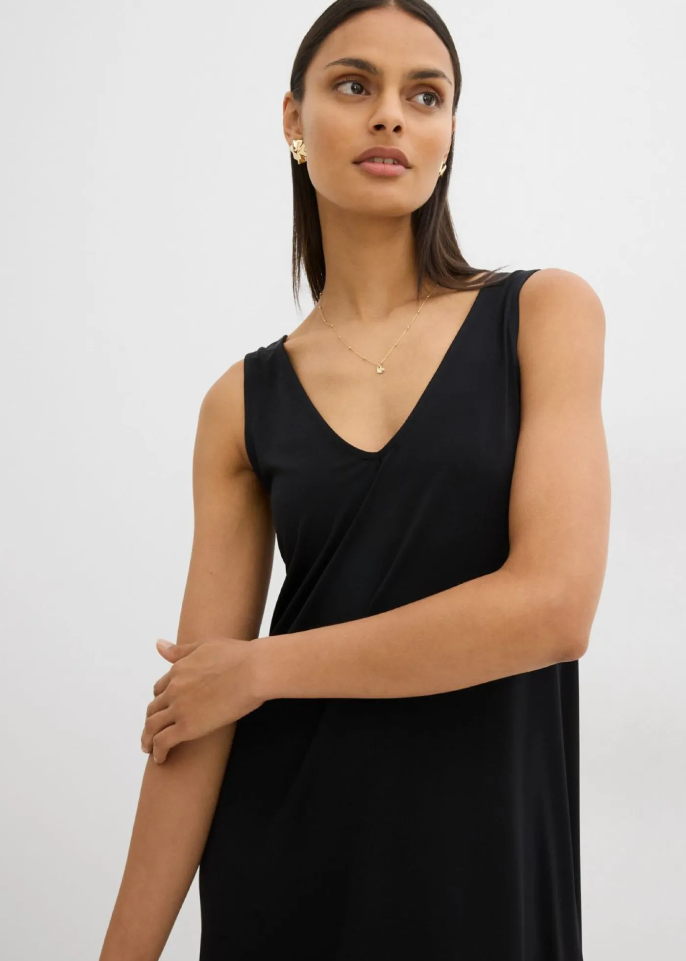 bonprix bonprix Vestido de tirantes fluido con escote en V Negro Sale