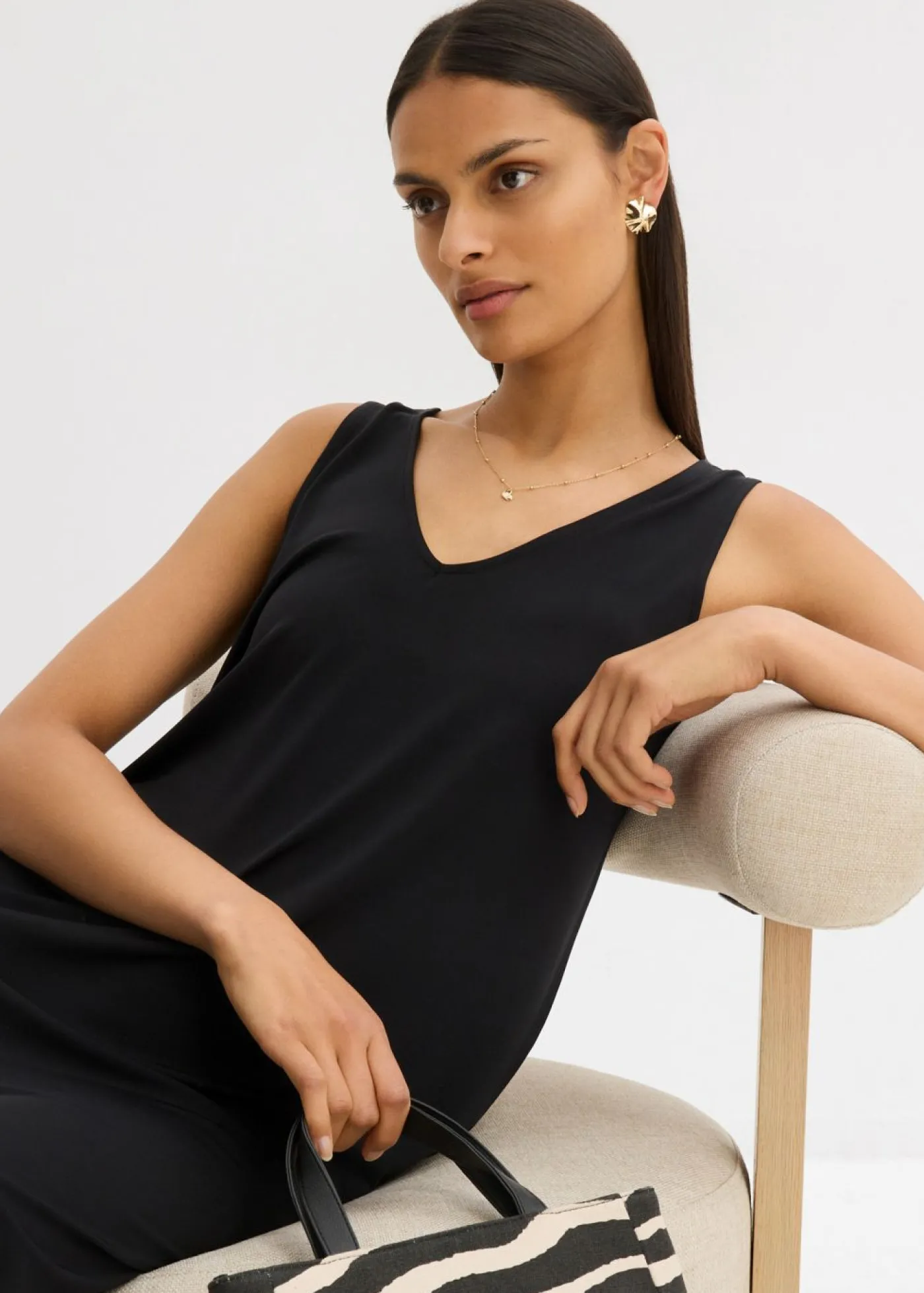 bonprix bonprix Vestido de tirantes fluido con escote en V Negro Sale