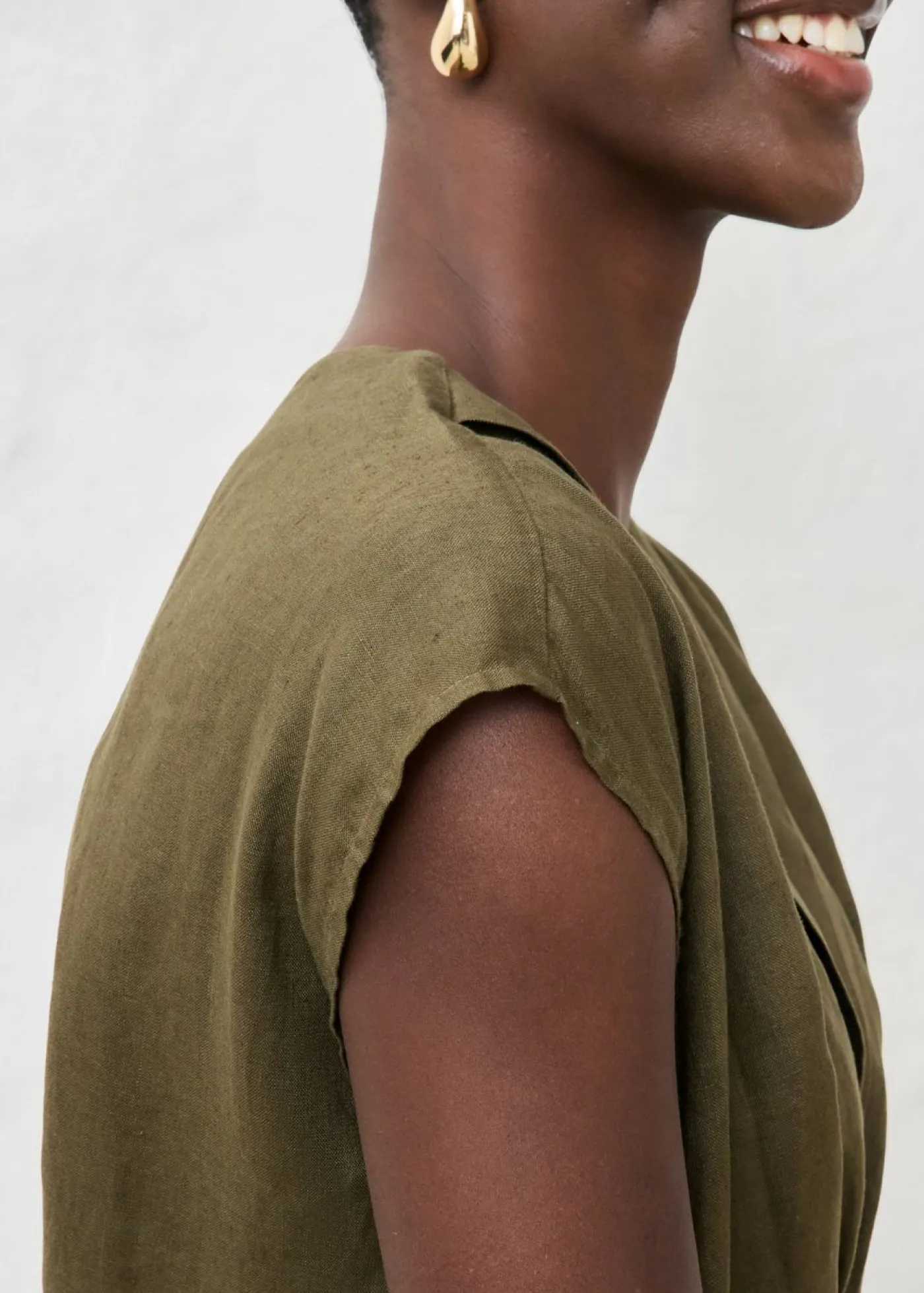 bonprix bonprix Vestido entallado de lino puro Verde oliva oscuro Sale