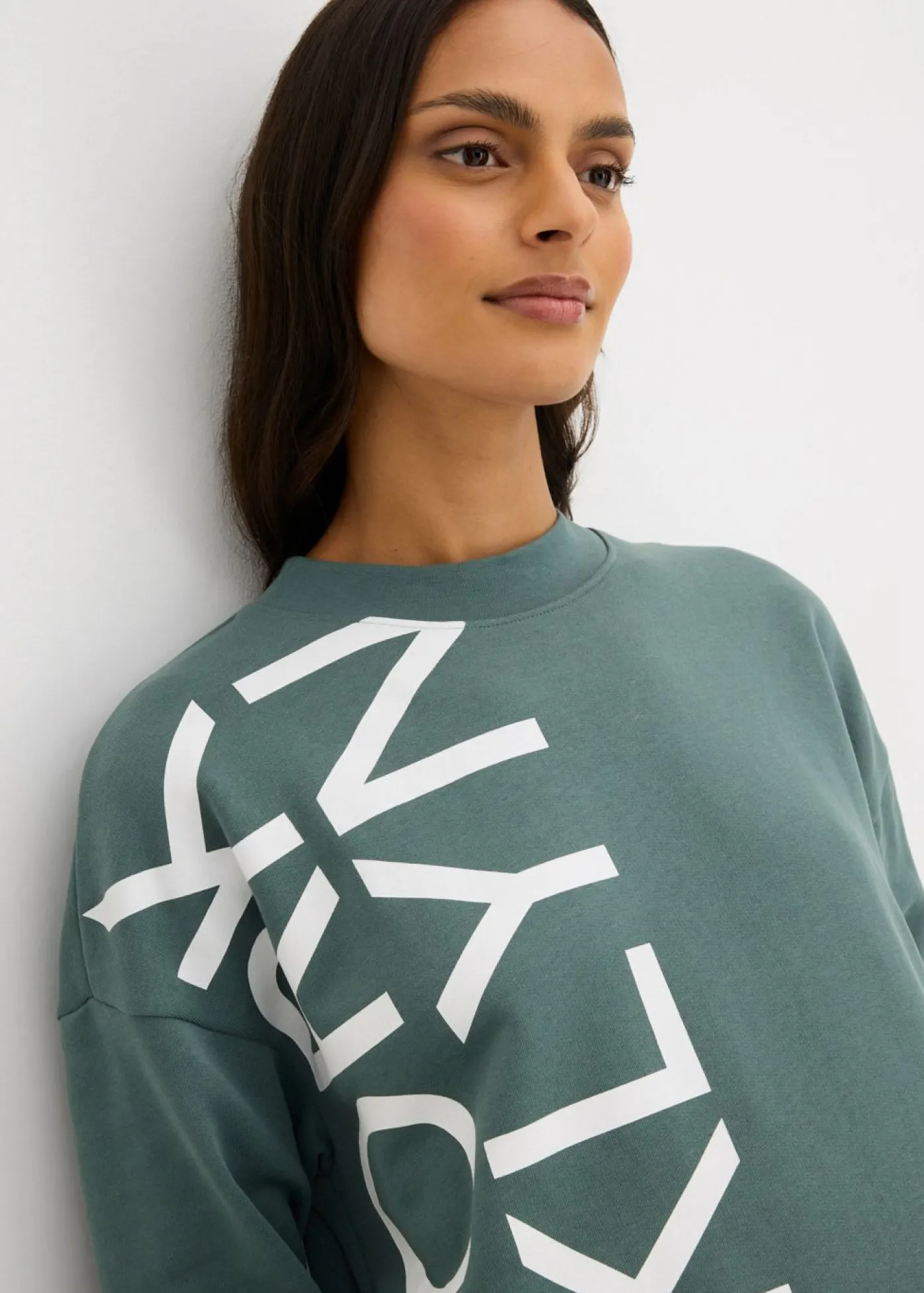 bonprix bonprix Vestido holgado tipo sudadera en suave mezcla de algodón Verde grisáceo Clearance