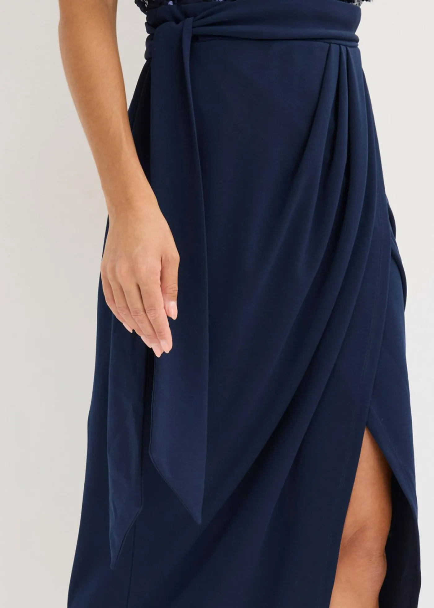 bonprix bonprix Vestido largo con bordado de lentejuelas Azul marino Discount