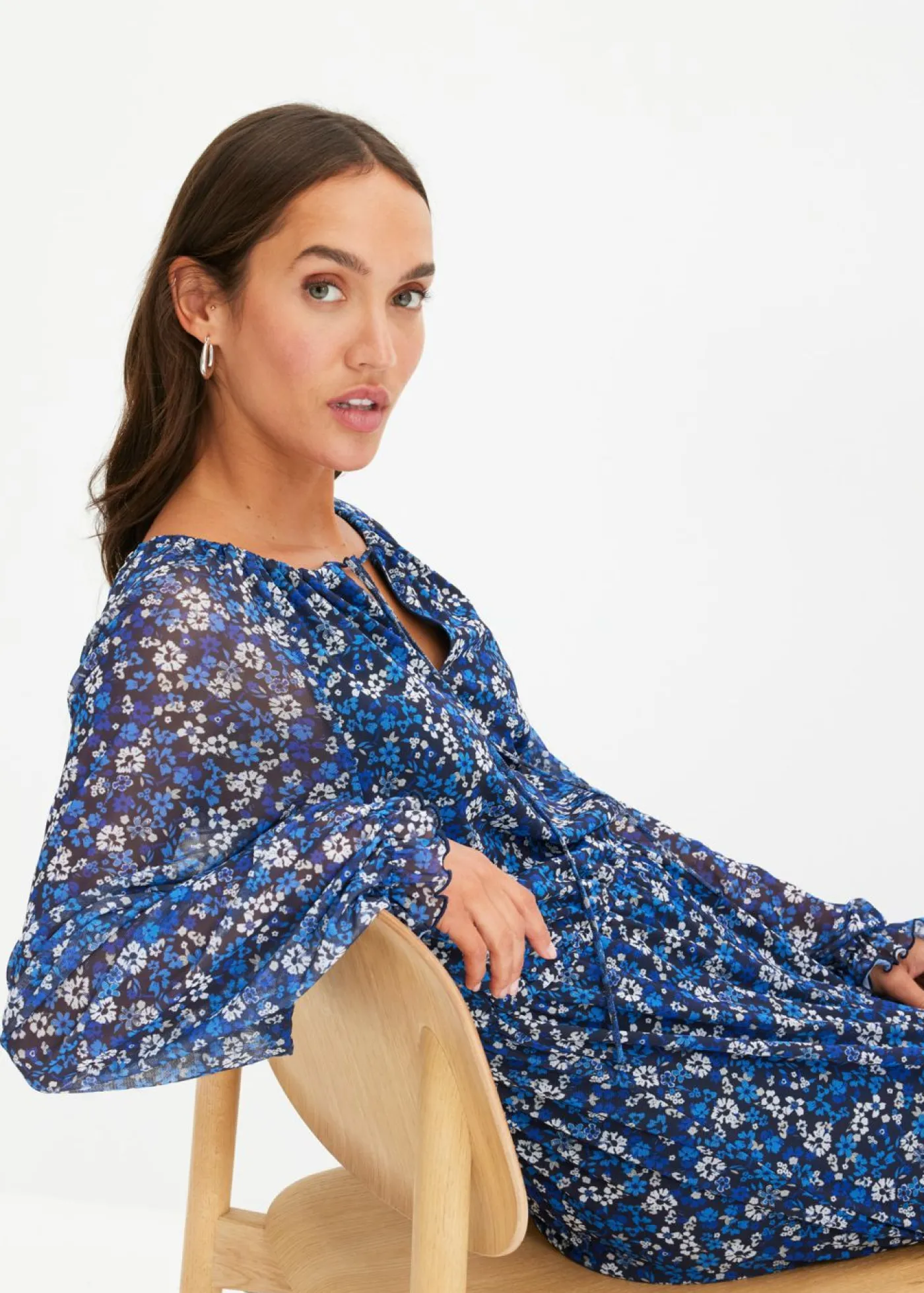bonprix bonprix Vestido largo de malla negro-crema-azul con flores Online