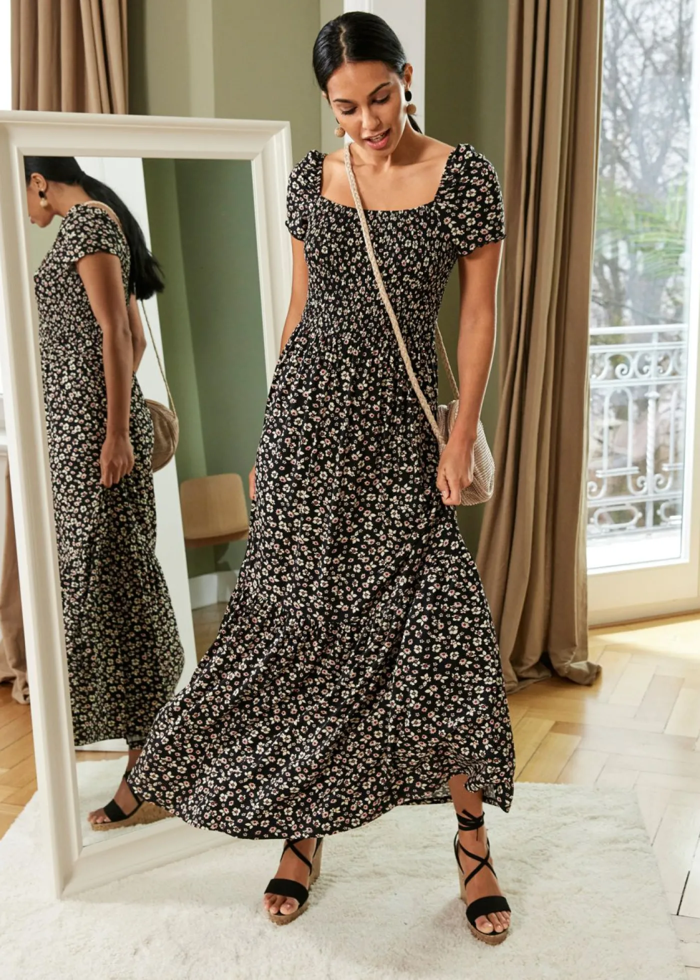 bonprix bonprix Vestido largo de mezcla de viscosa negro / crema suave con flores Outlet