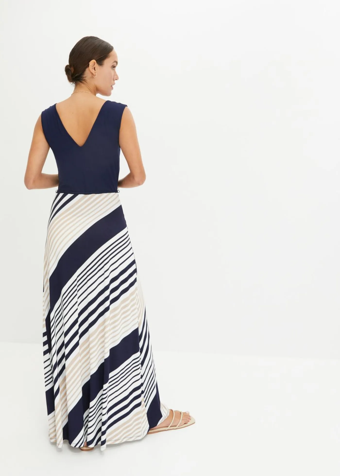 bonprix bonprix Vestido largo de mezcla de viscosa suave Azul marino-crema con rayas New
