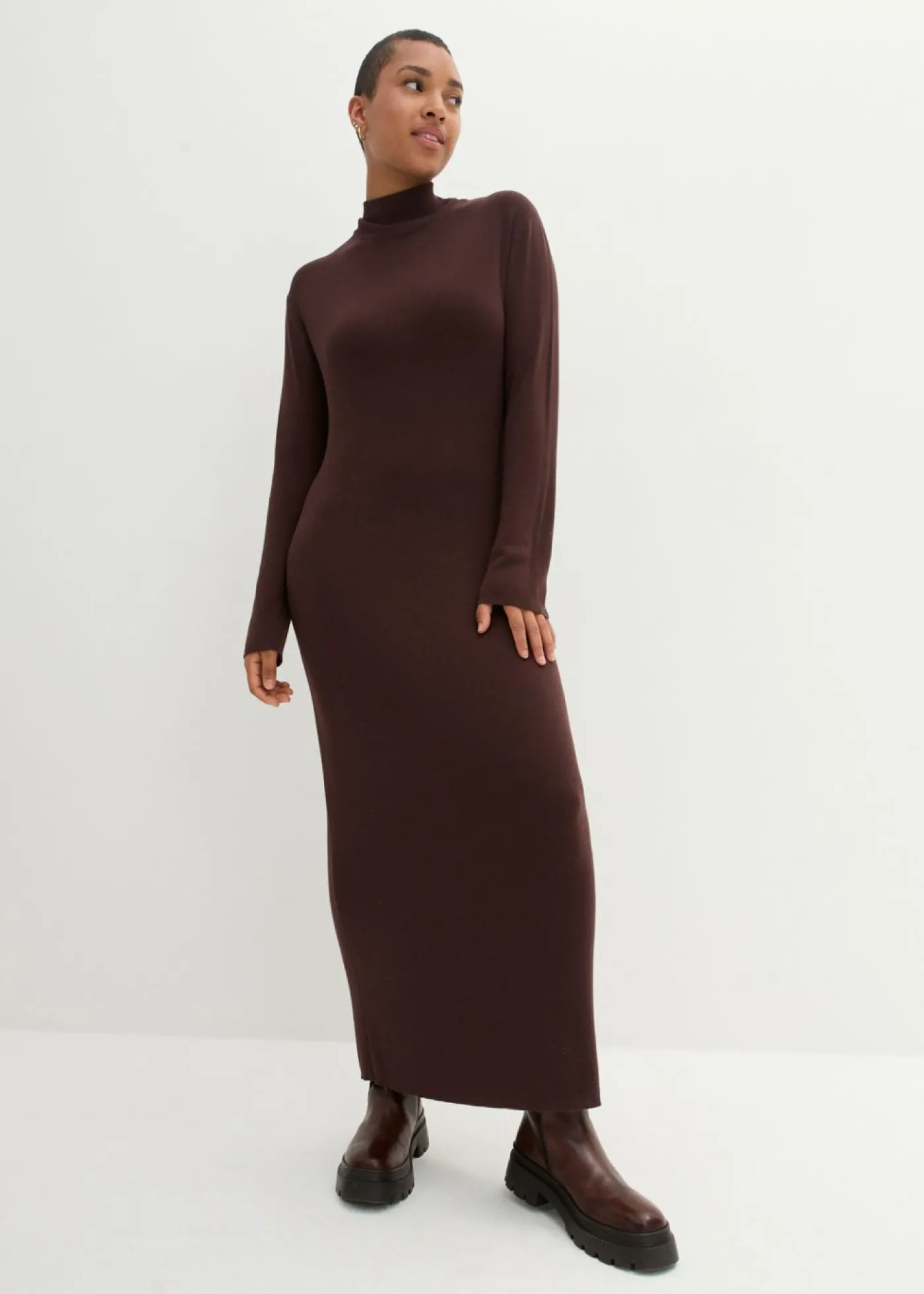 bonprix bonprix Vestido largo de punto fino de mezcla de viscosa fluida Marrón tierra New