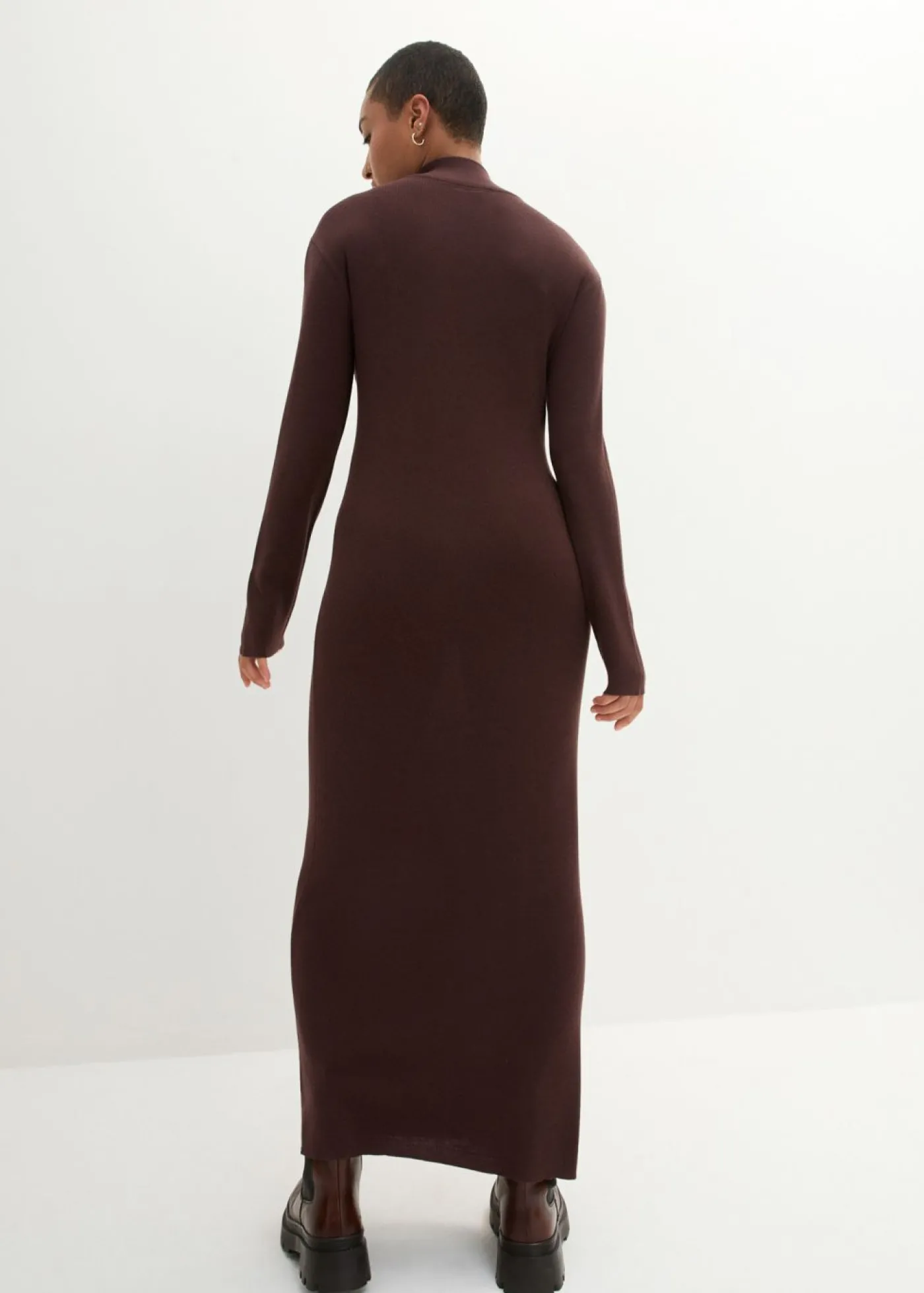 bonprix bonprix Vestido largo de punto fino de mezcla de viscosa fluida Marrón tierra New