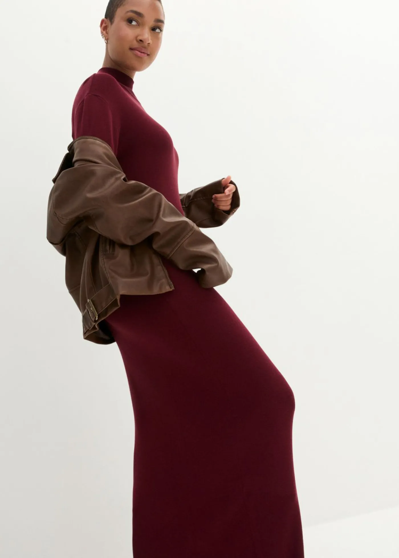 bonprix bonprix Vestido largo de punto fino de mezcla de viscosa fluida Rojo rubí Clearance