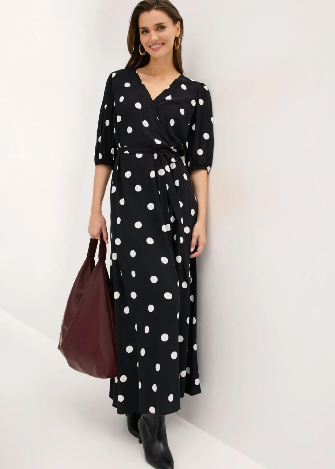 bonprix bonprix Vestido largo de viscosa fluida negro - blanco topos