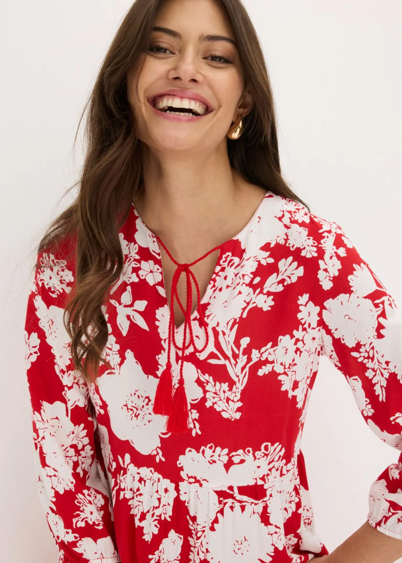 bonprix bonprix Vestido largo de viscosa fluida rojo tomate/blanco con flores