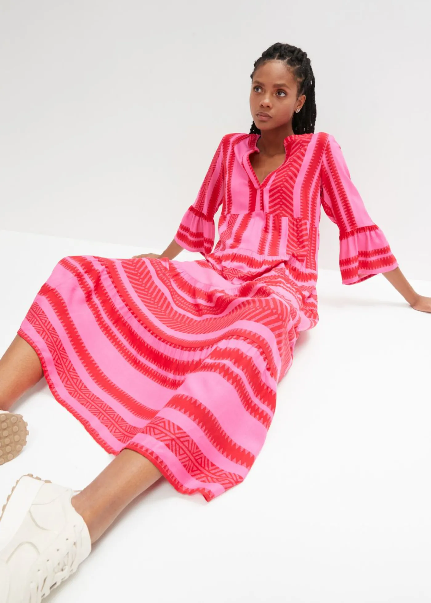 bonprix bonprix Vestido largo de viscosa fluida Blanco/rosa neón/naranja neón estampado Online
