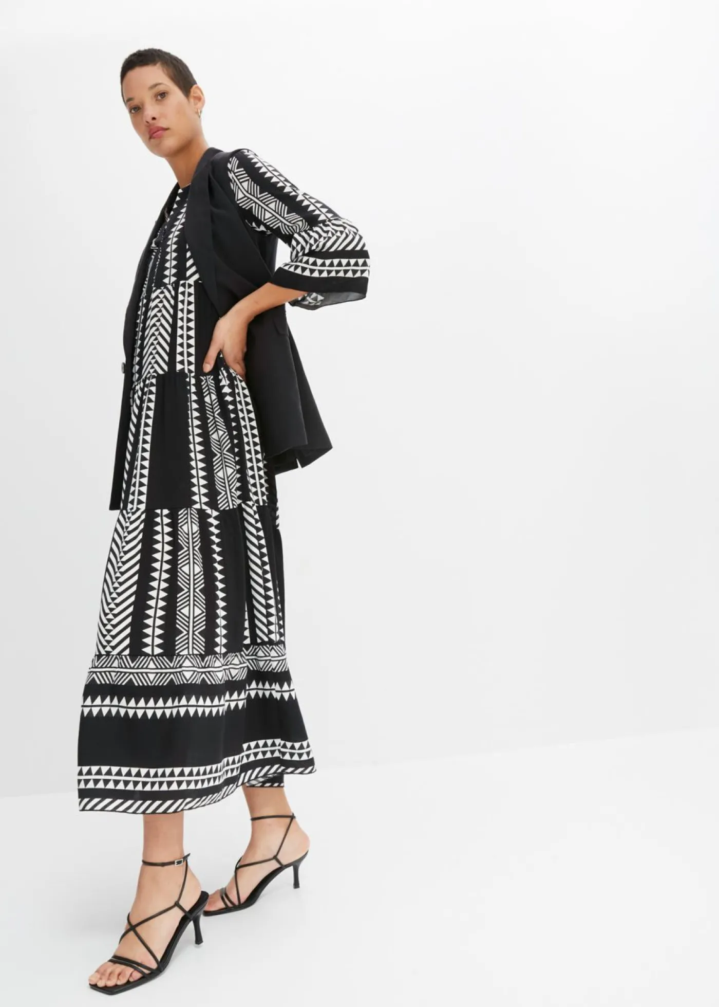 bonprix bonprix Vestido largo de viscosa fluida Negro-Blanco lana con estampado gráfico Discount