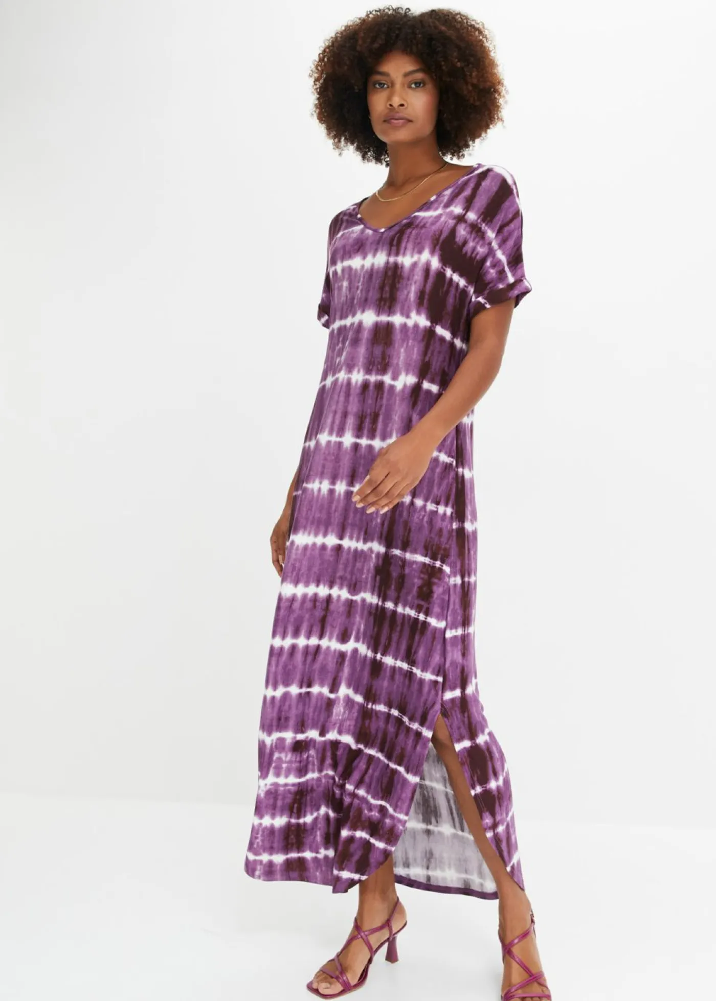 bonprix bonprix Vestido largo de viscosa fluida púrpura/blanco estampado